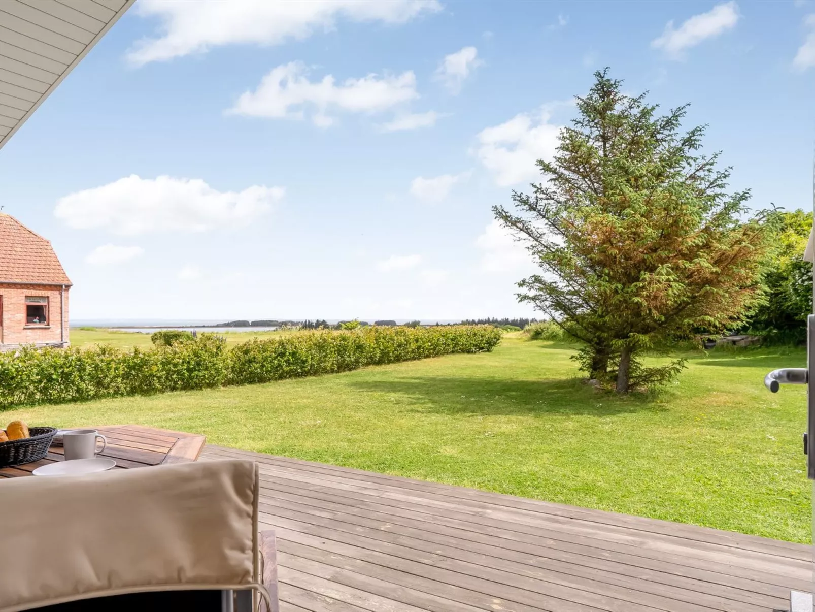 "Tanna" - 330m to the fjord-Outside