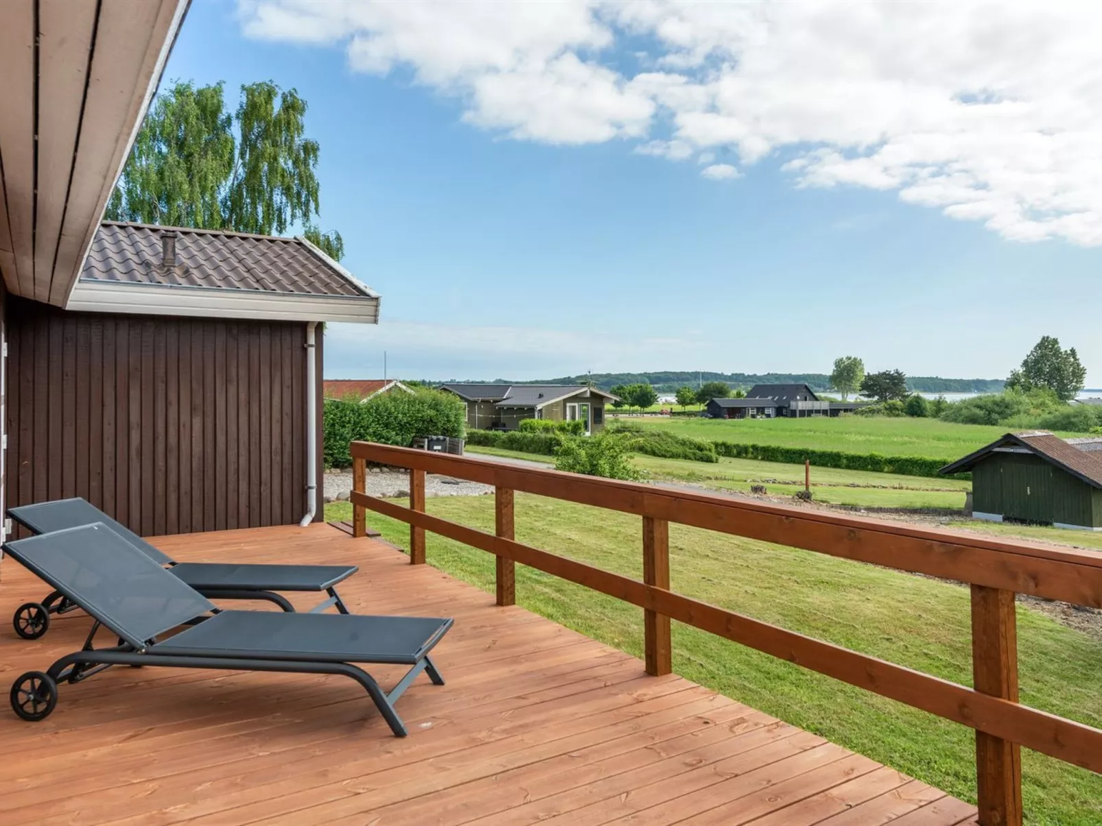 "Ellyn" - 500m from the sea-Draußen