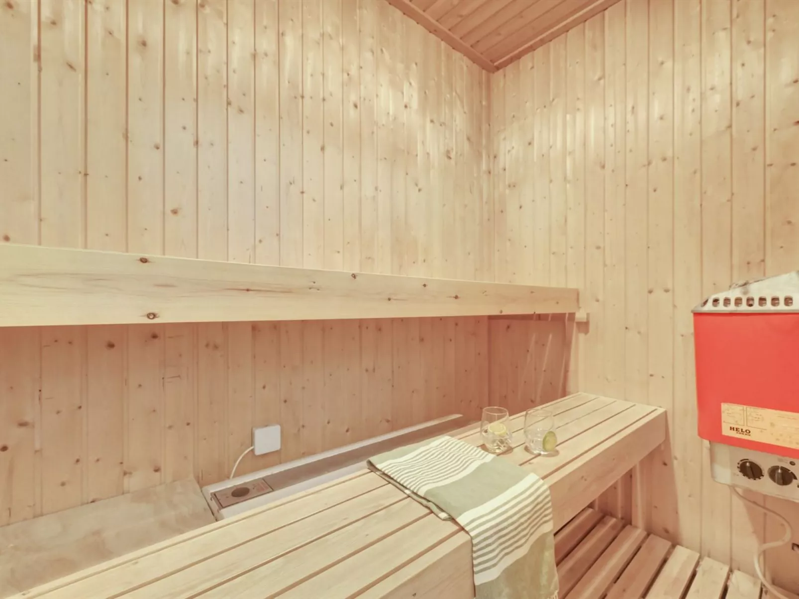 "Nanette" - 300m to the fjord-Dedans