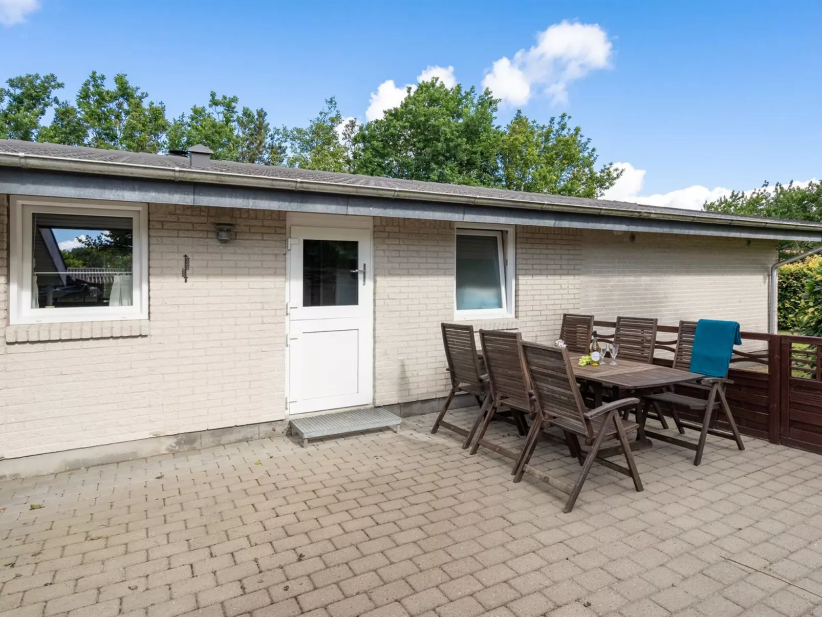 "Anselma" - 800m to the fjord - Outside