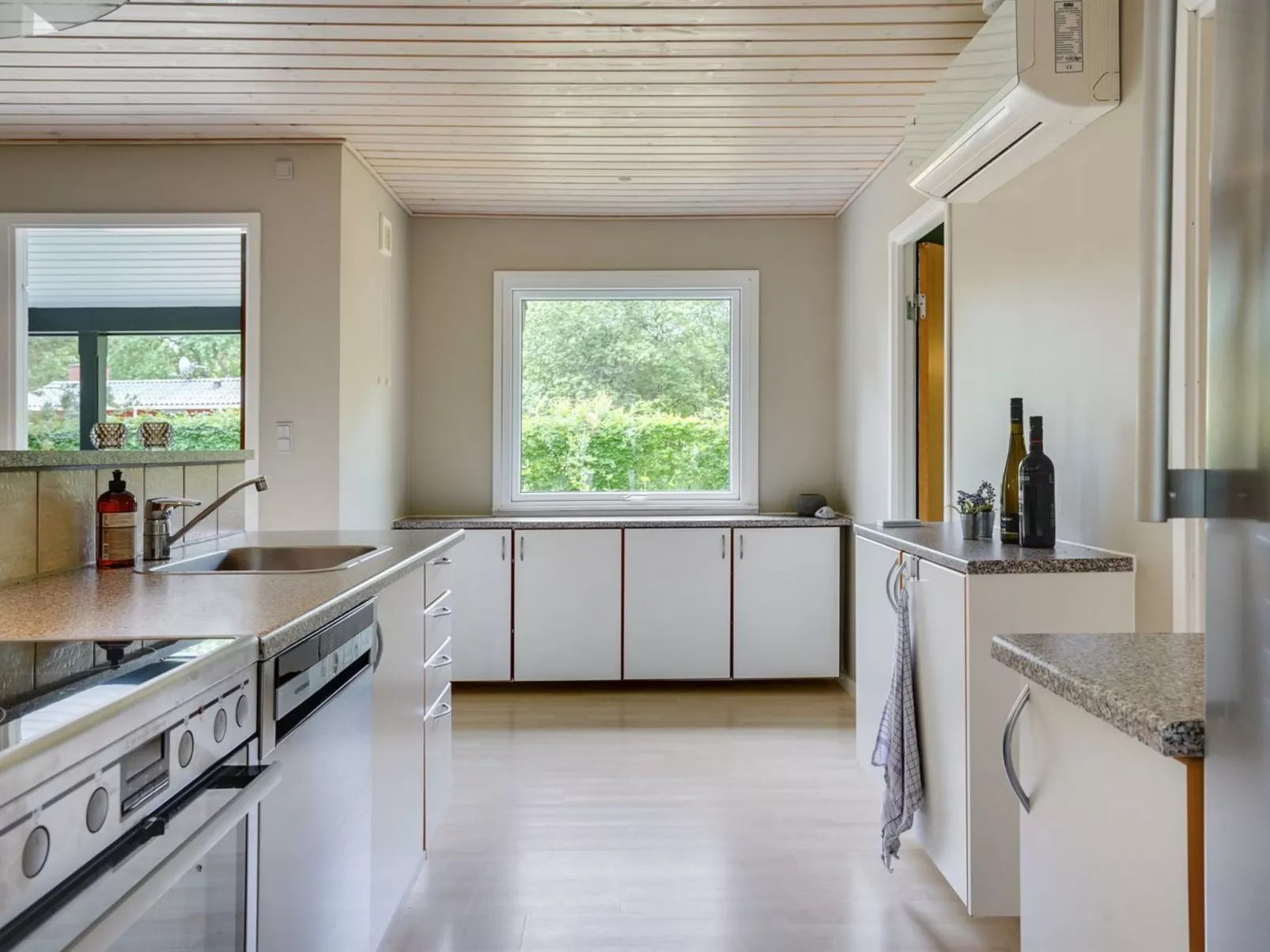 "Nannah" - 250m from the sea-Inside