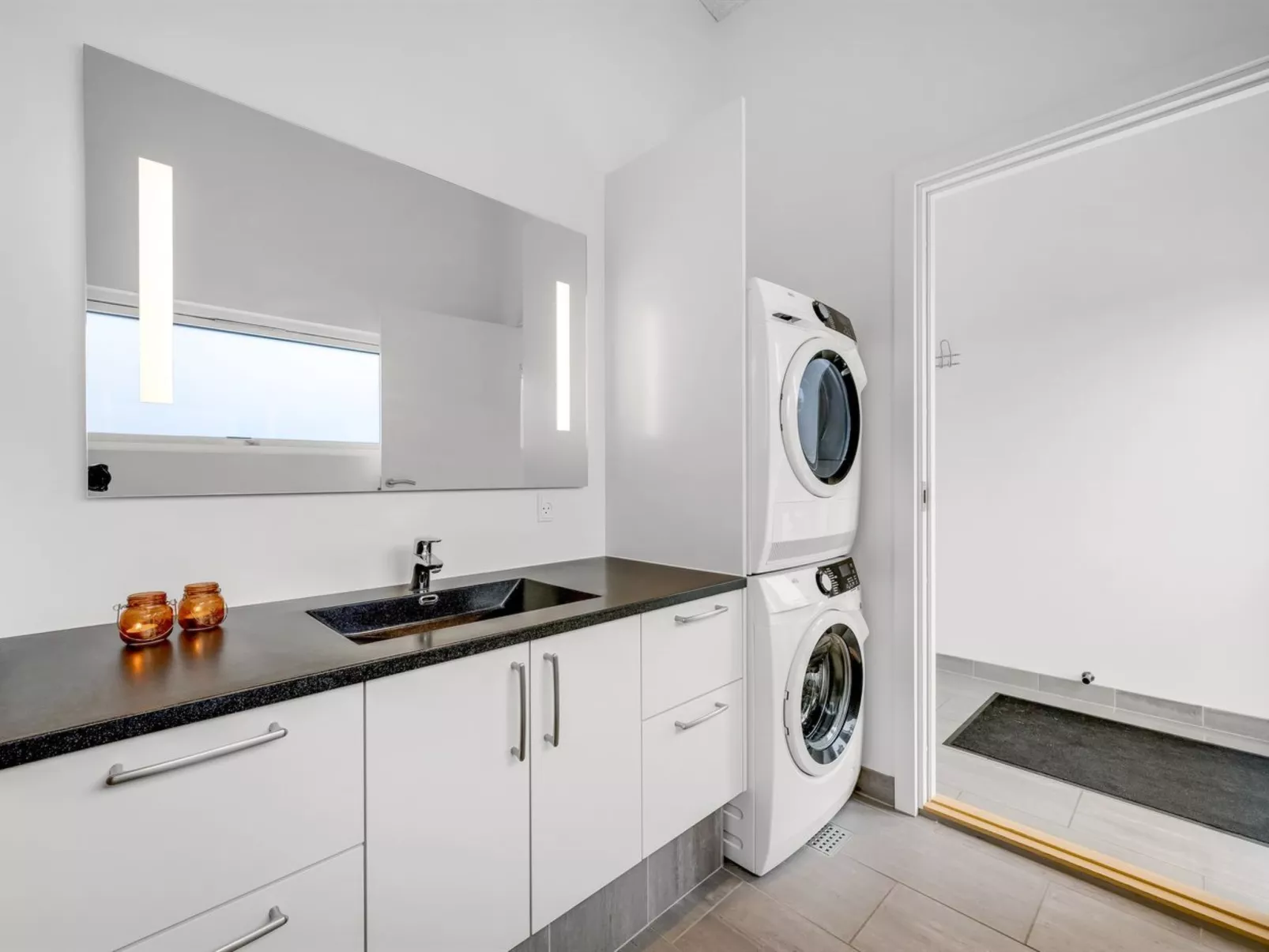 "Weike" - 950m to the fjord-Inside