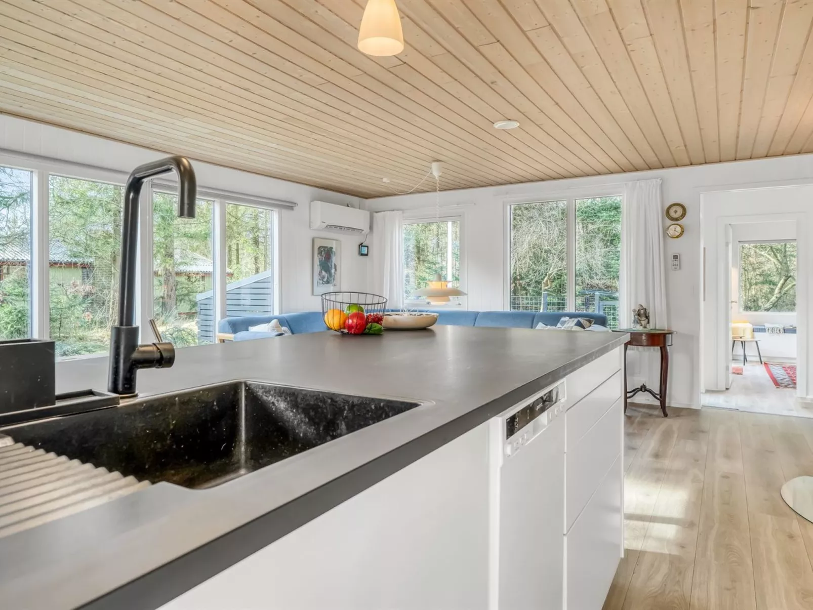 "Milan" - 250m to the fjord-Dedans