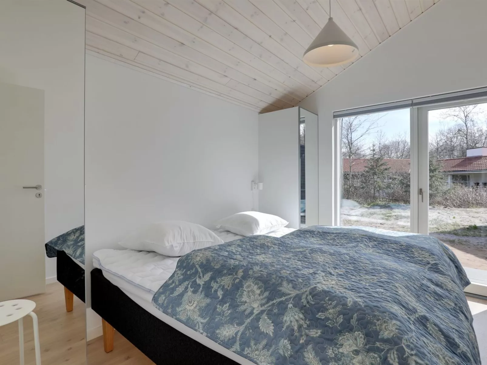 "Oke" - 350m from the sea-Drinnen