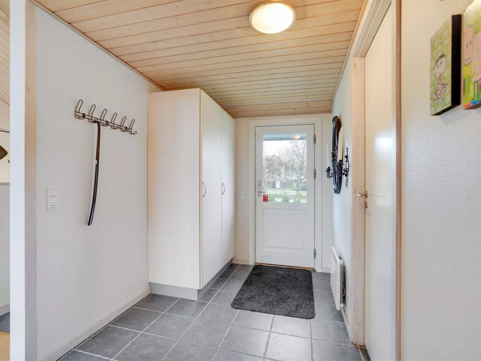 "Daina" - 400m to the fjord-Drinnen