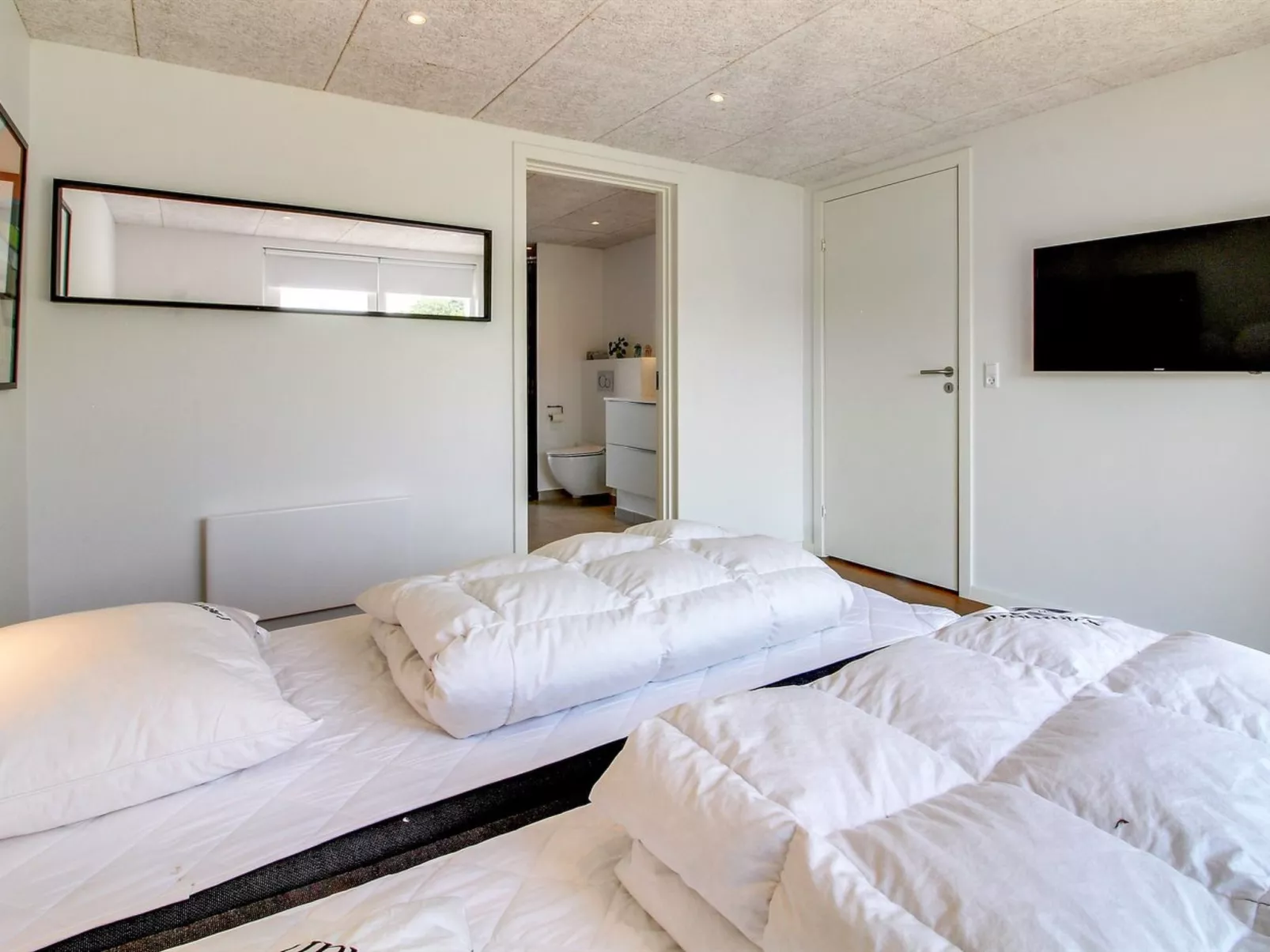 "Thorfin" - 200m from the sea-Inside