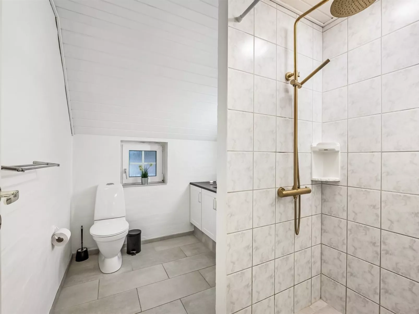 "Aane" - 1.8km from the sea-Inside