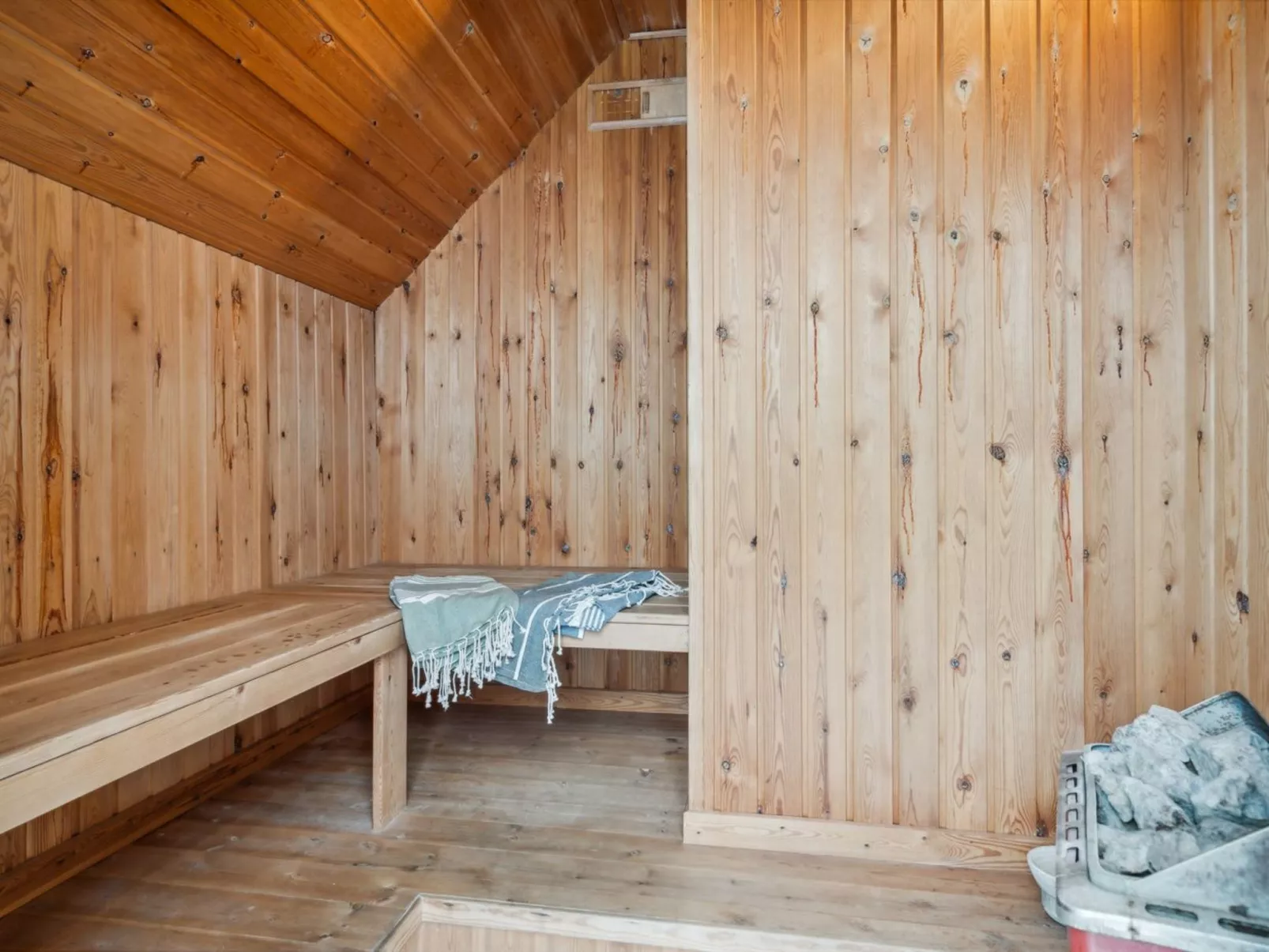 "Elbert" - 100m from the sea-Drinnen