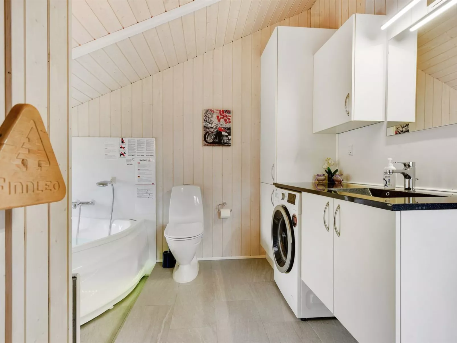 "Hwiting" - 200m from the sea-Inside