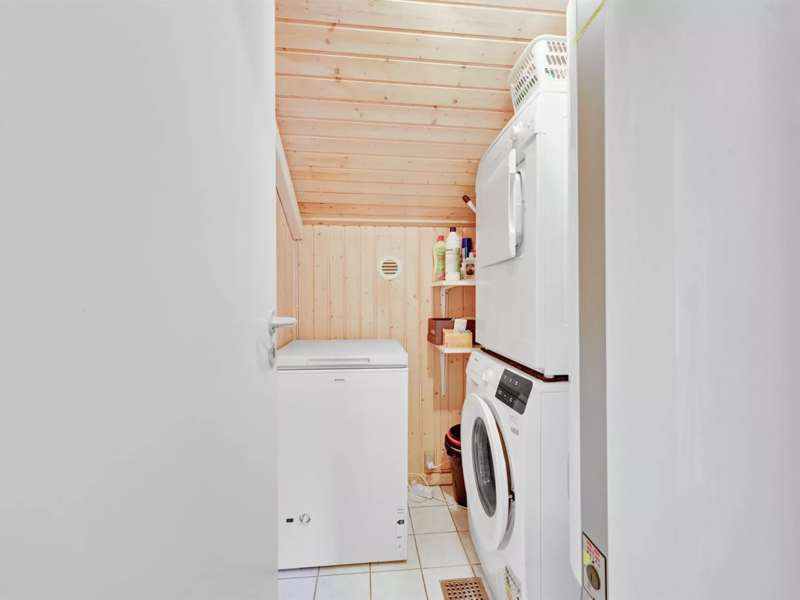 "Landuin" - 230m from the sea-Inside