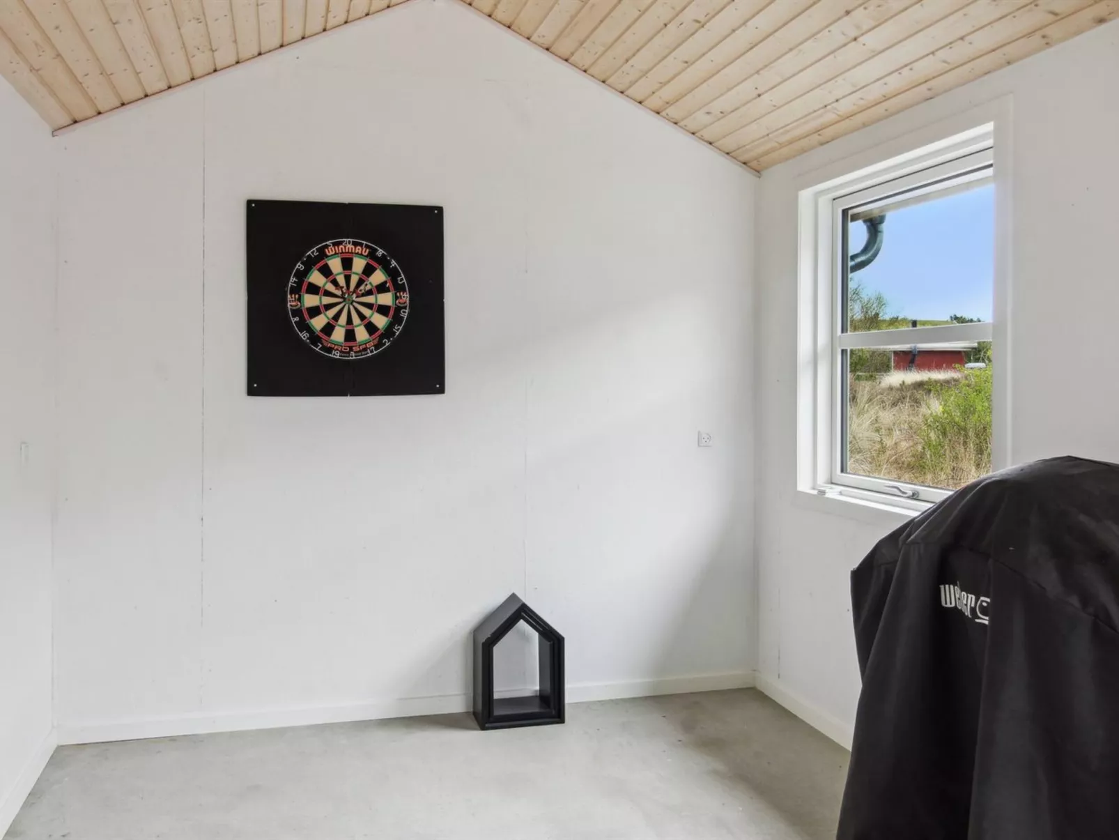 "Minke" - 2.2km from the sea-Inside