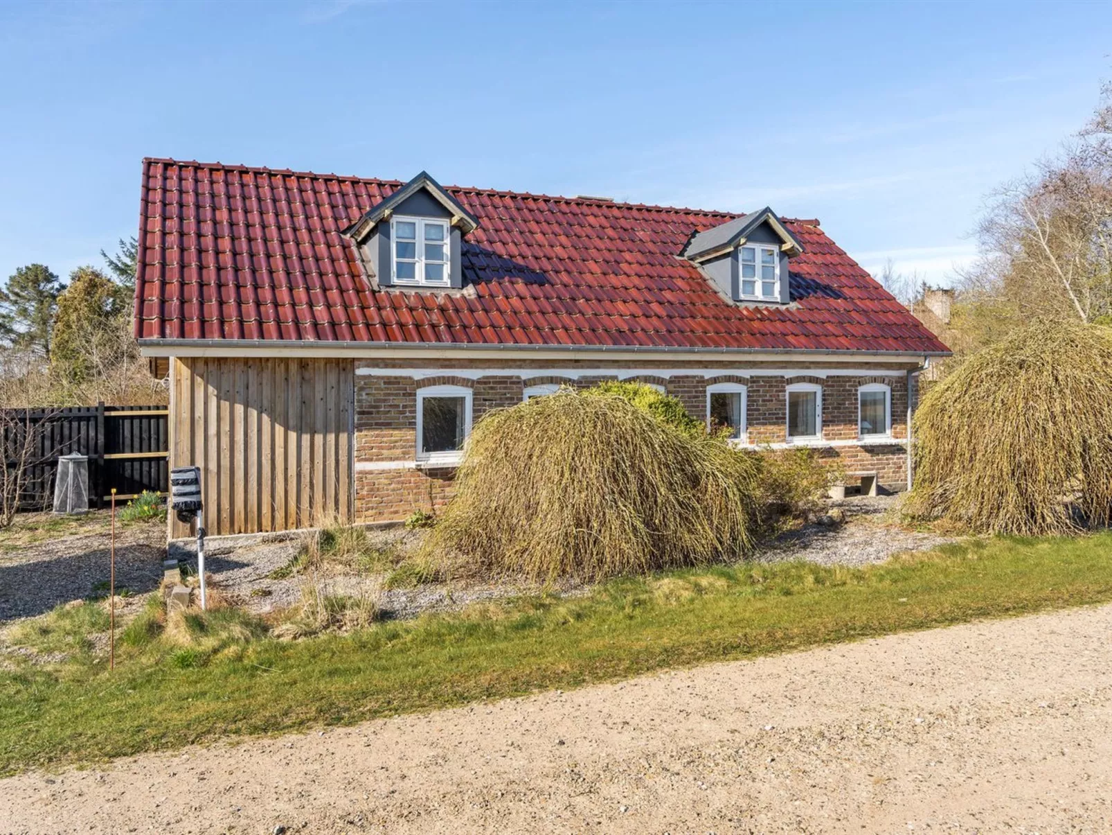 "Malene" - 700m to the fjord-Outside