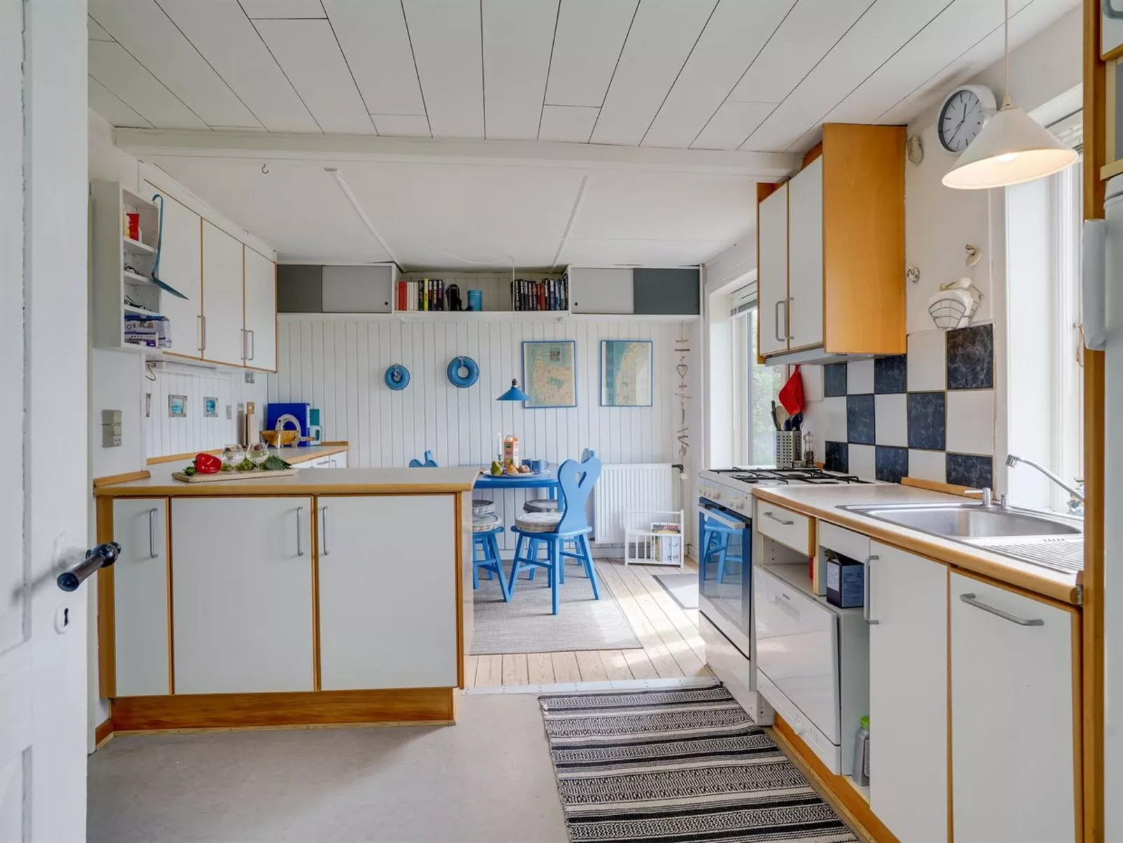 "Nevis" - 1.5km from the sea-Inside