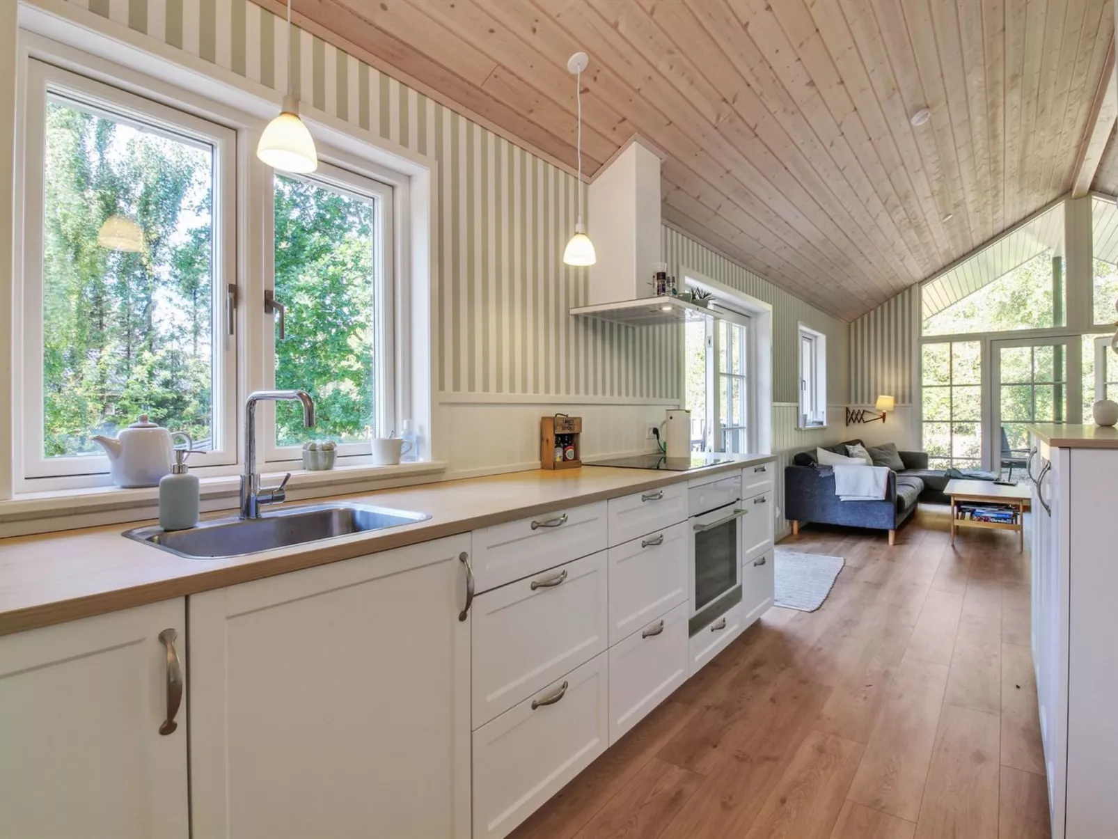 "Santtu" - 600m from the sea-Dedans