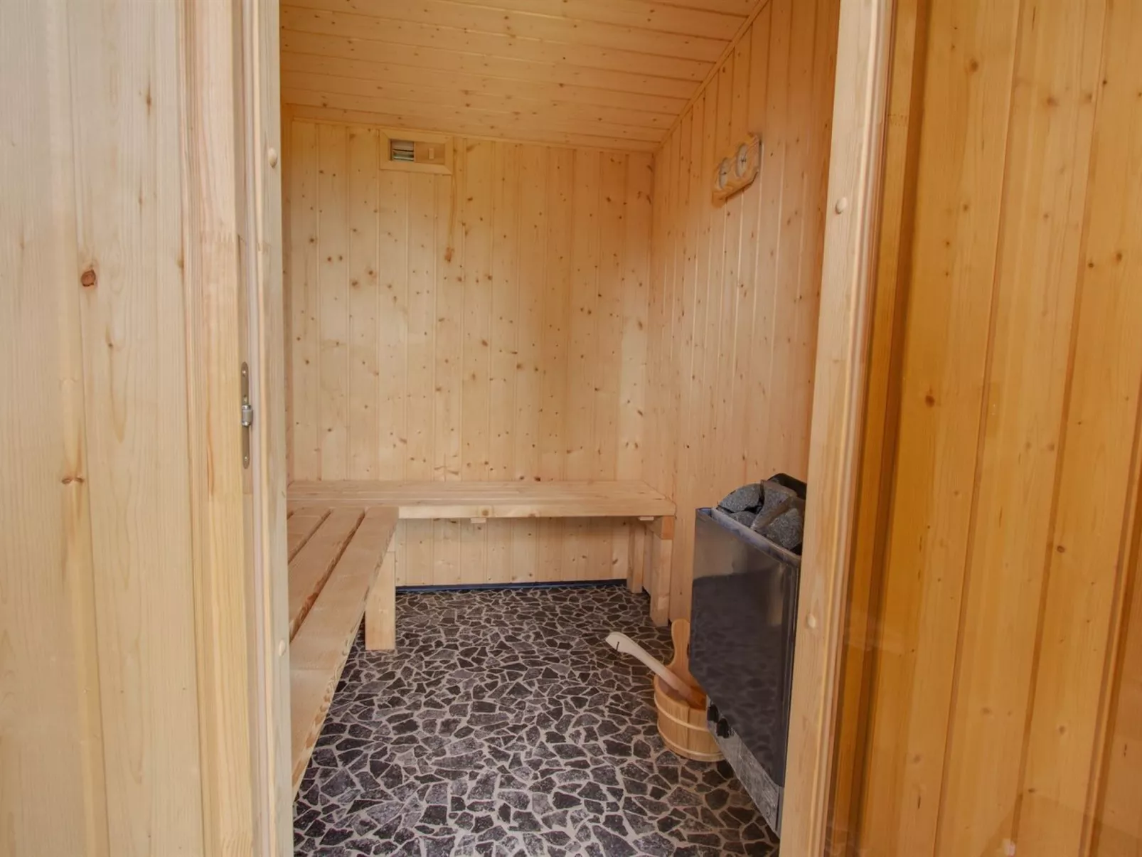 "Fleur" - 50m from the sea-Inside