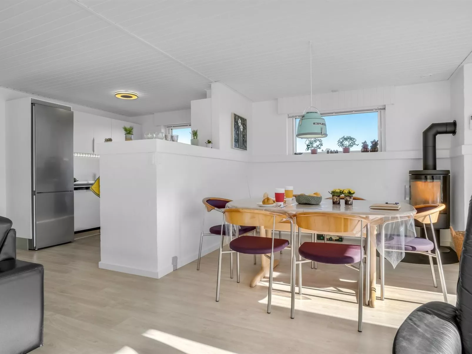 "Ehm" - 600m from the sea-Drinnen