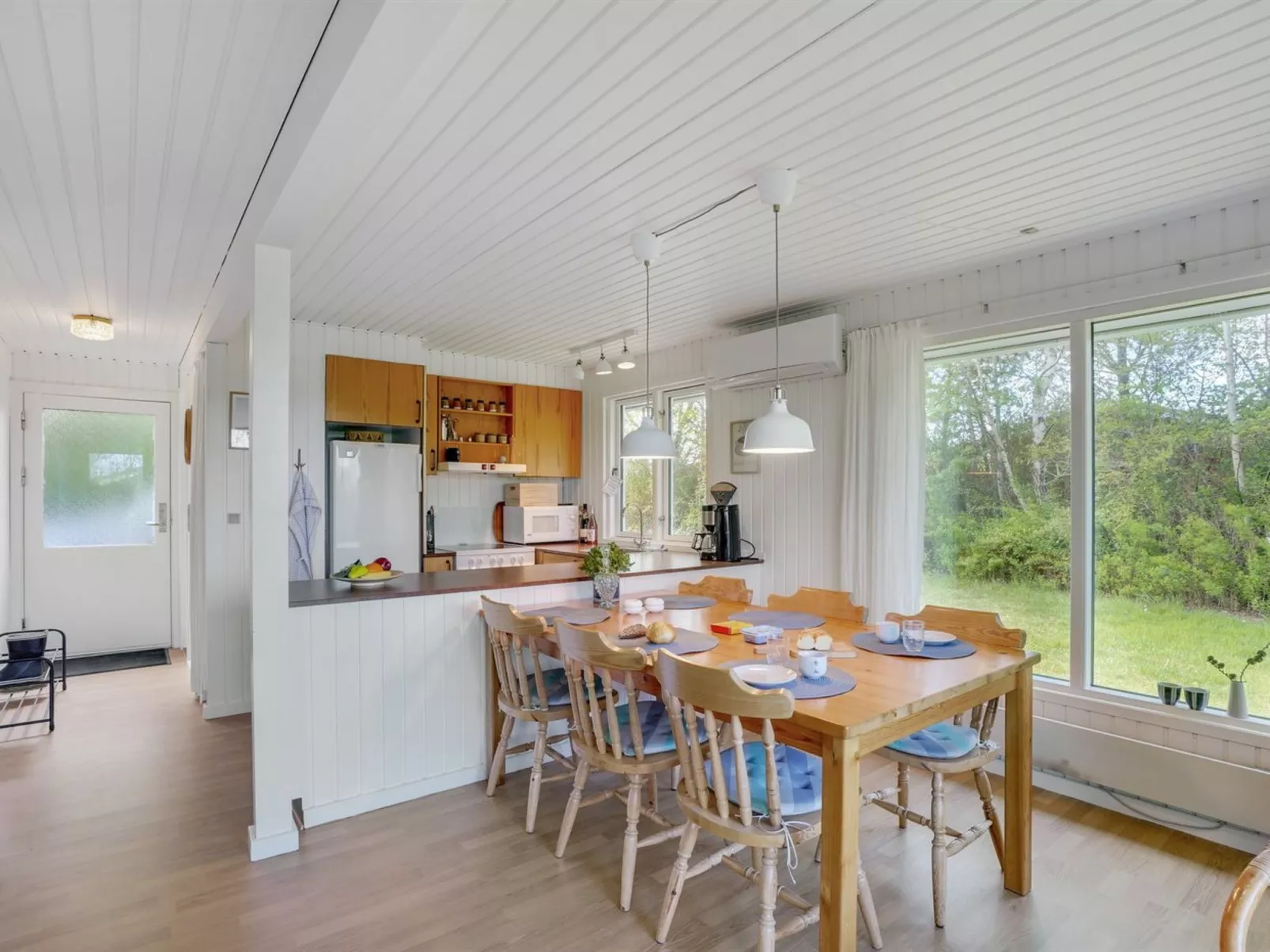 "Thina" - 750m to the fjord-Inside