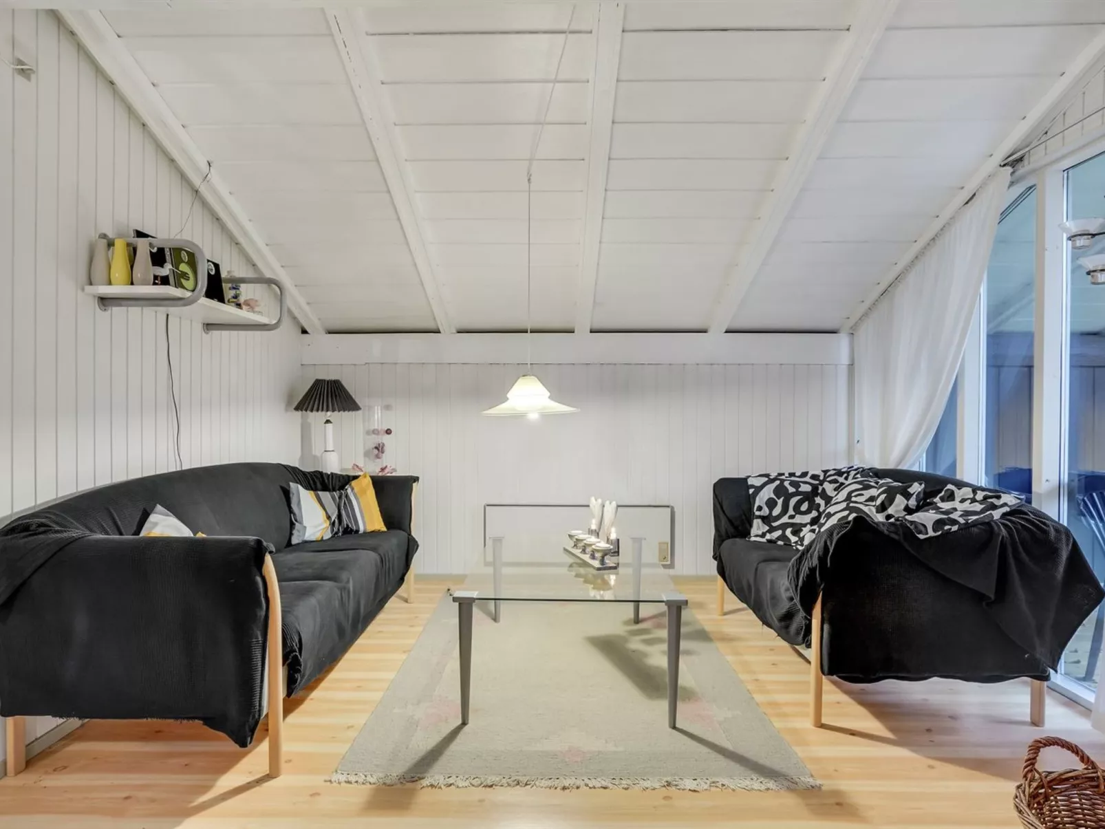 "Hardy" - 30km from the sea-Drinnen