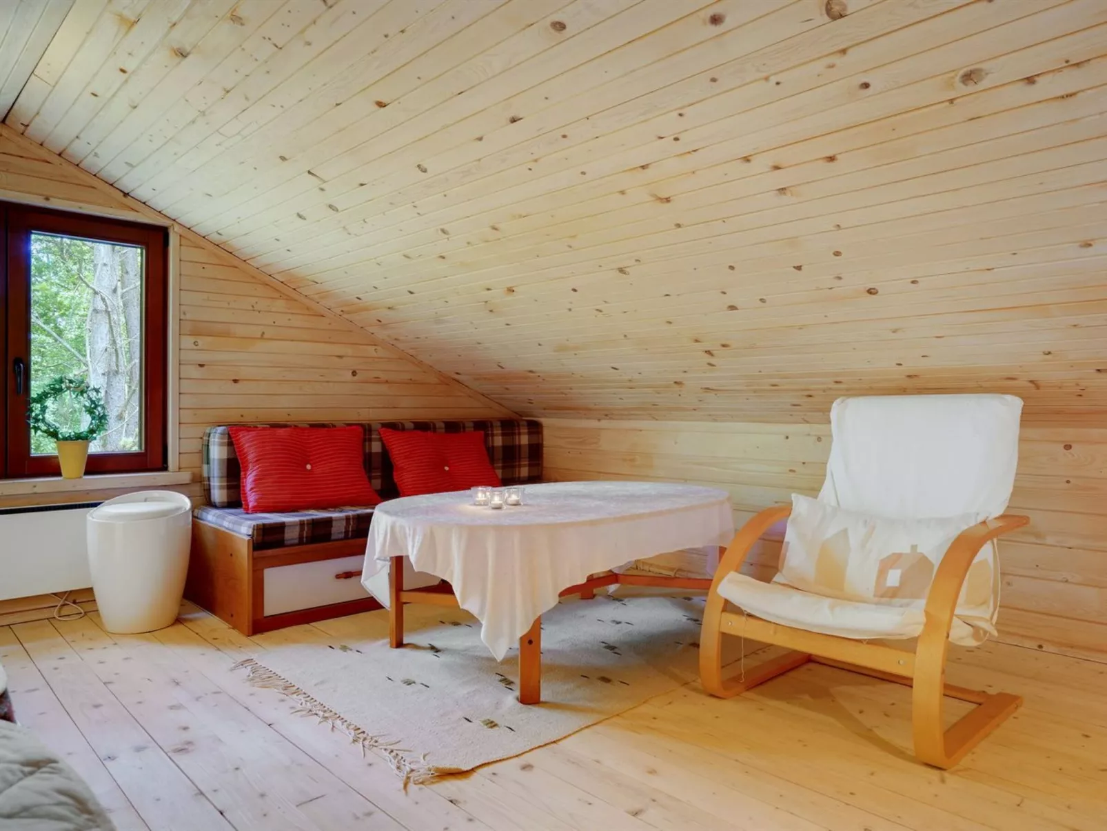 "Bette" - 8km from the sea-Inside