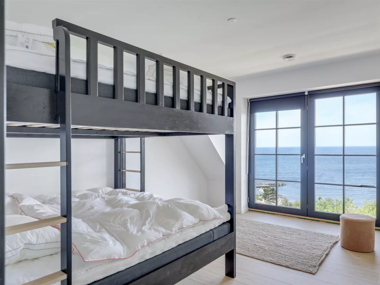 "Thormoth" - 200m from the sea-Inside