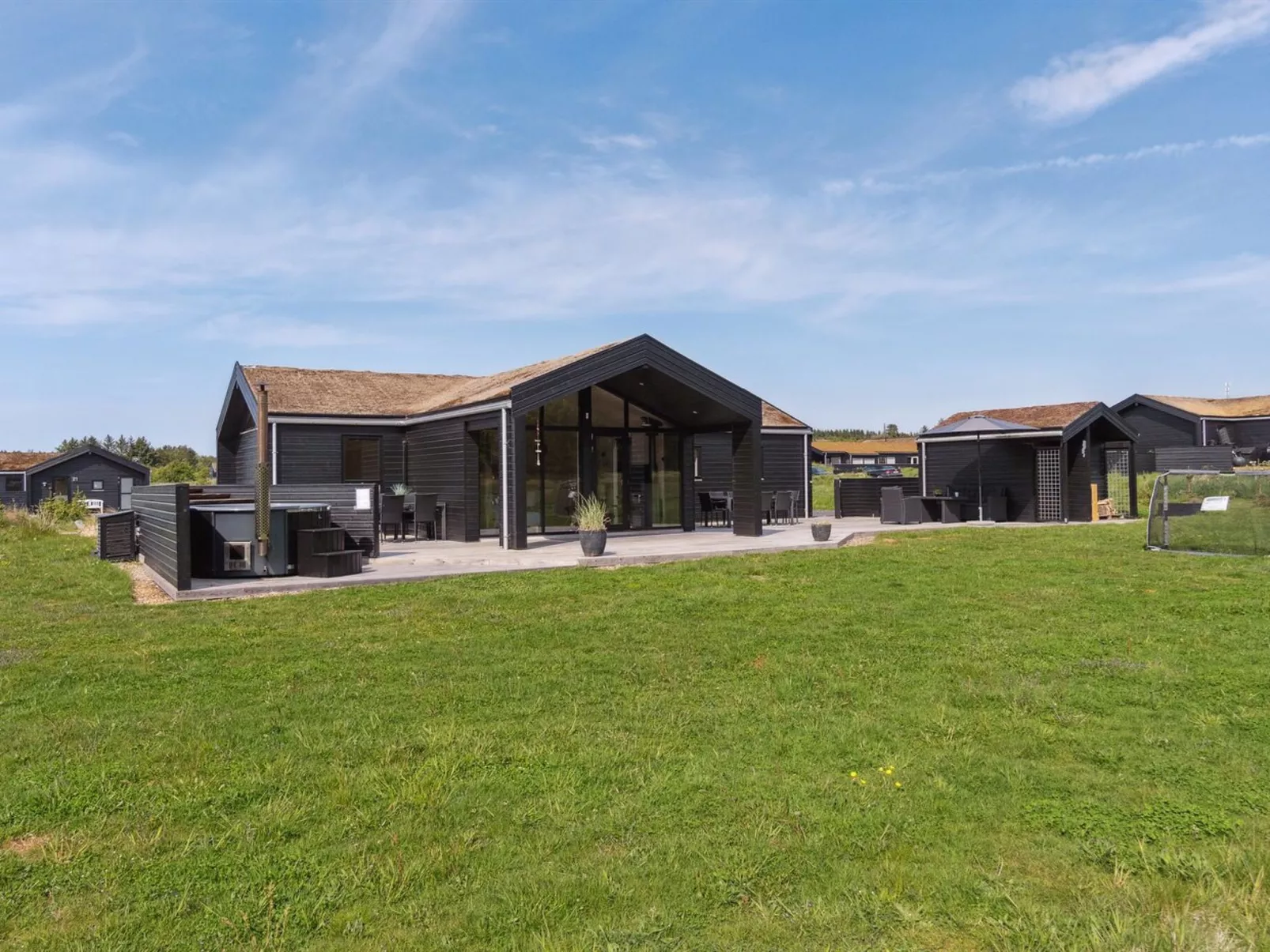 "Dyke" - 1.5km from the sea-Outside