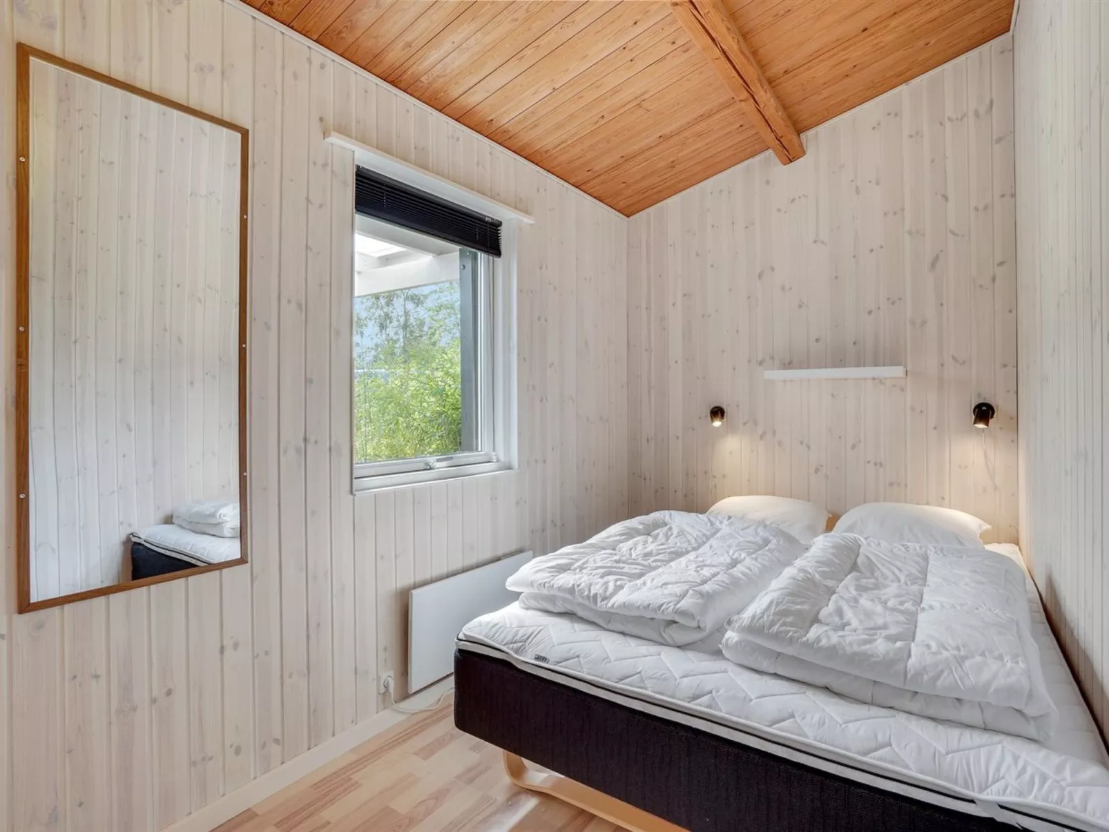 "Westman" - 200m from the sea-Inside