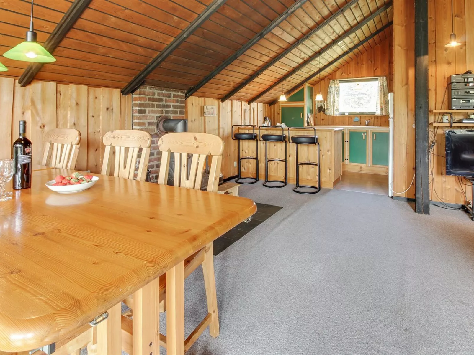 "Ingwin" - 250m to the fjord-Drinnen