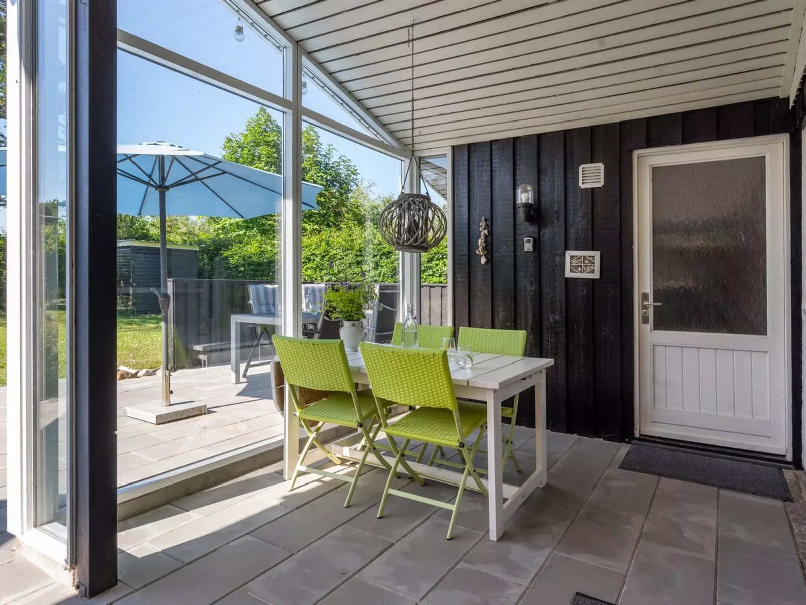 "Raisa" - 200m to the fjord-Outside