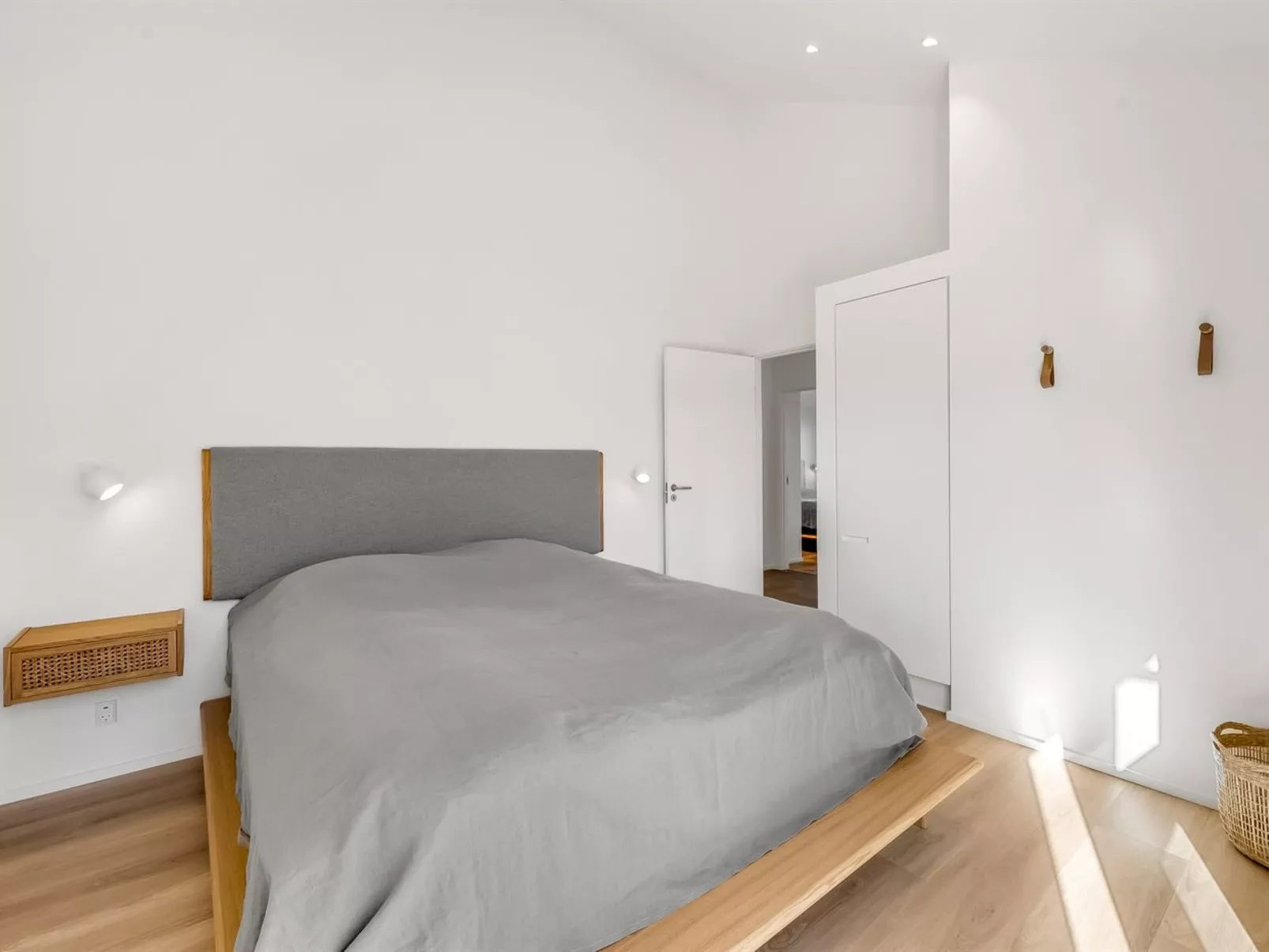 "Maximiliane" -  from the sea-Dedans