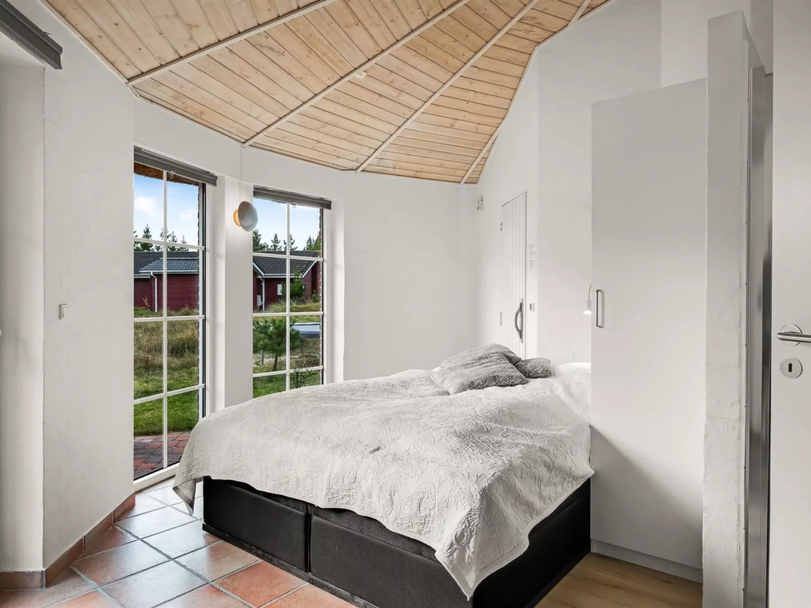 "Ingmund" - 2km from the sea-Inside