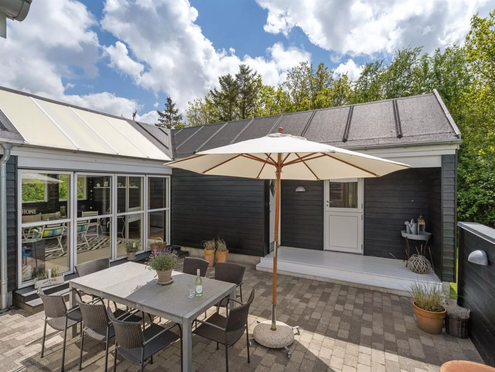 "Eireen" - 600m to the fjord-Outside