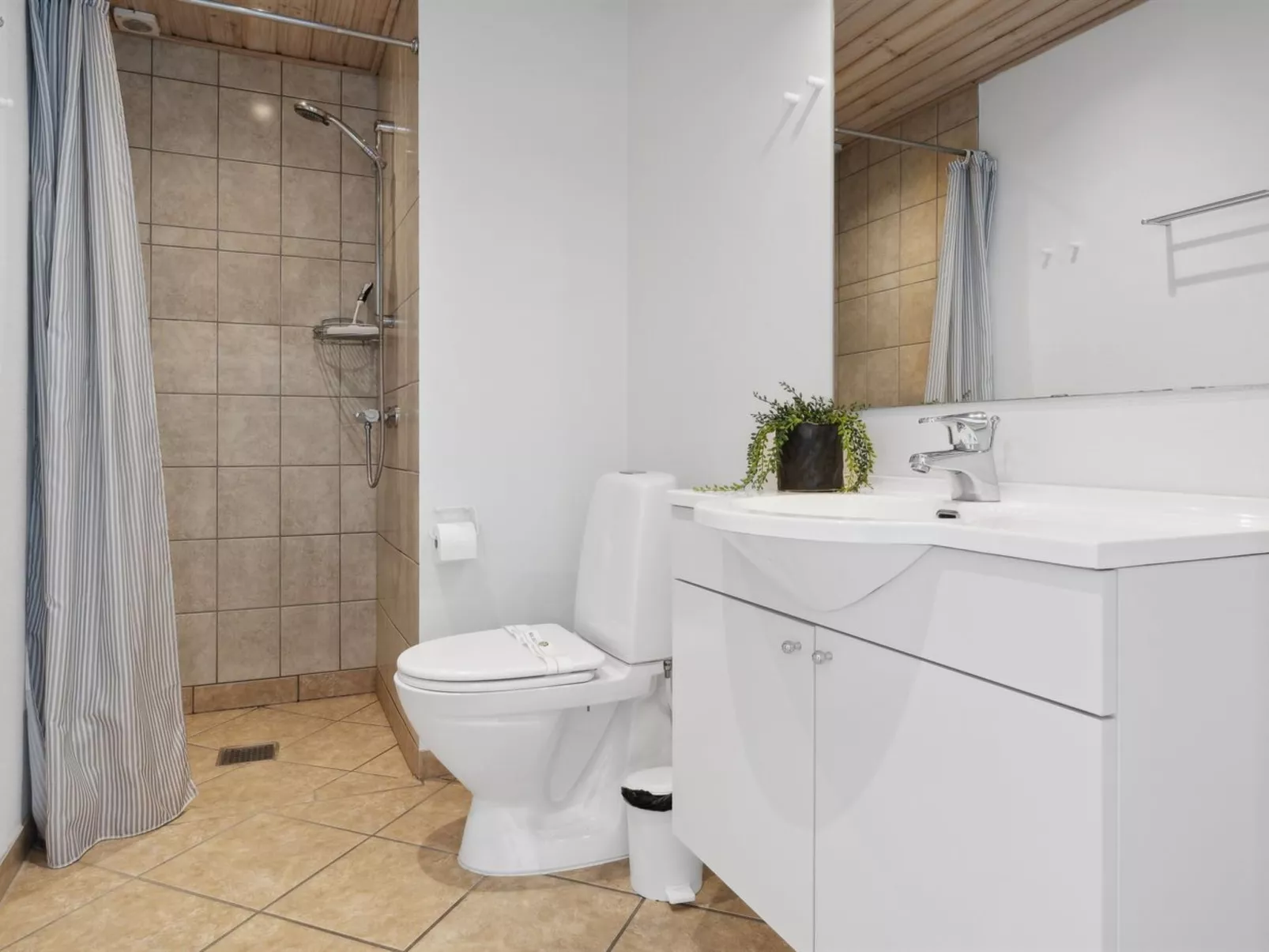 "Fridhild" - 10m from the sea-Inside