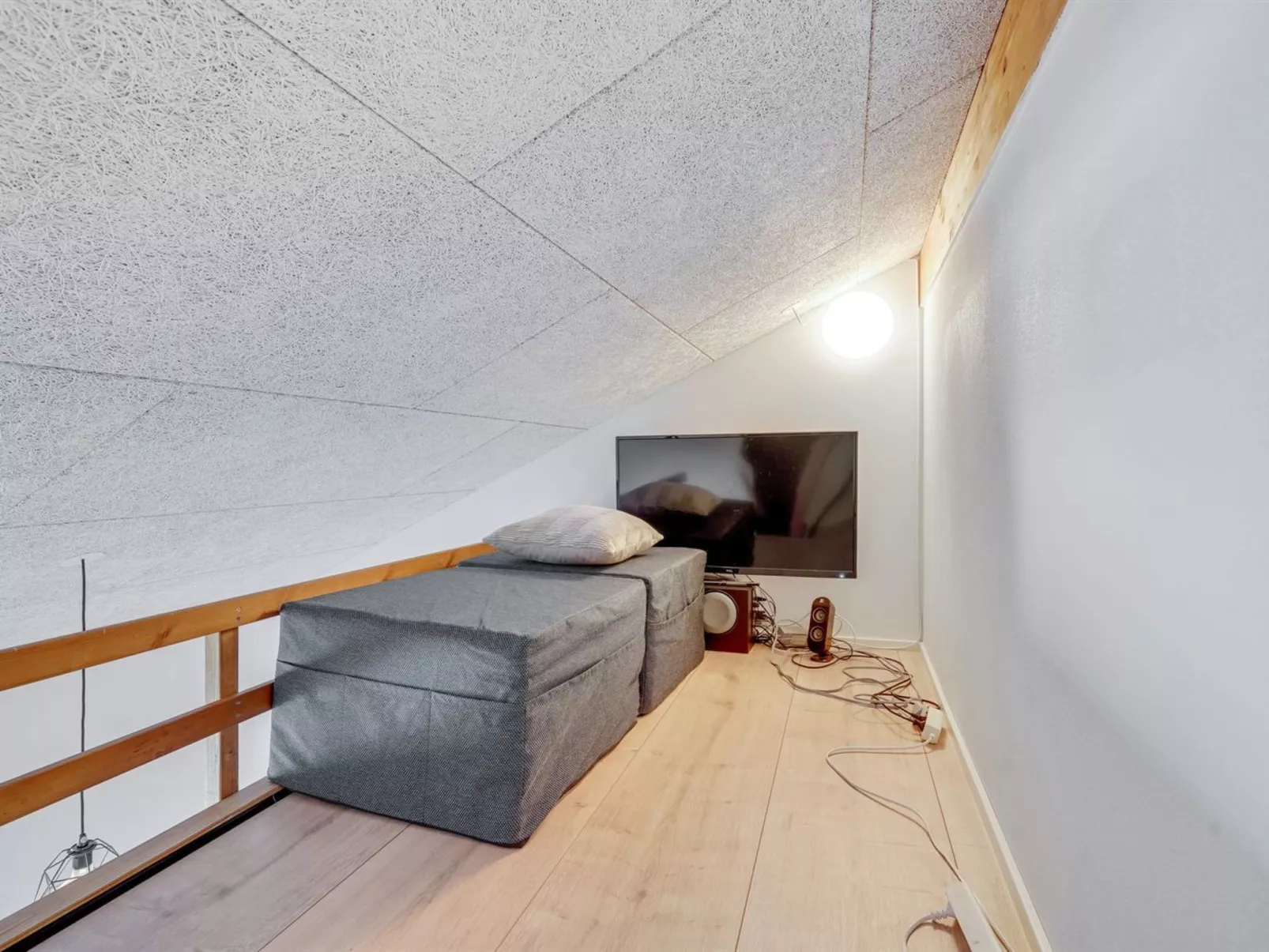 "Haley" - 150m from the sea-Dedans