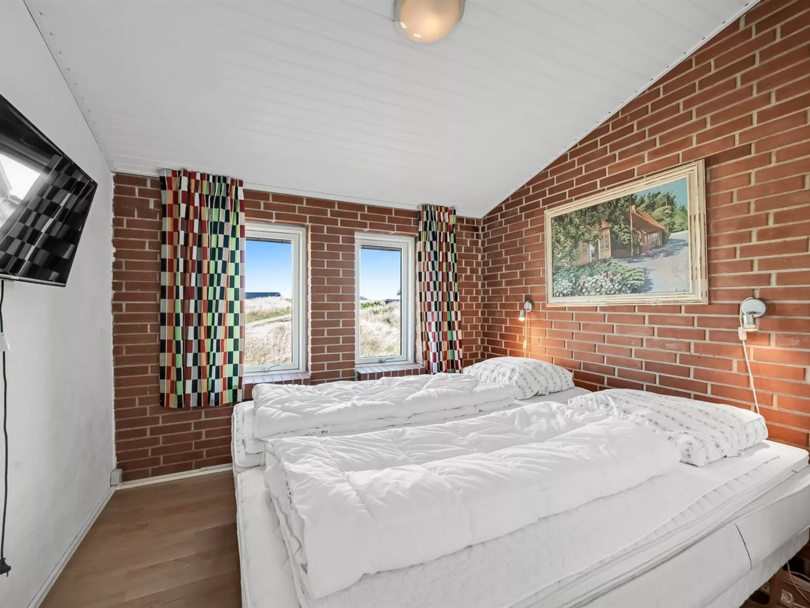 "Fia" -  from the sea-Drinnen