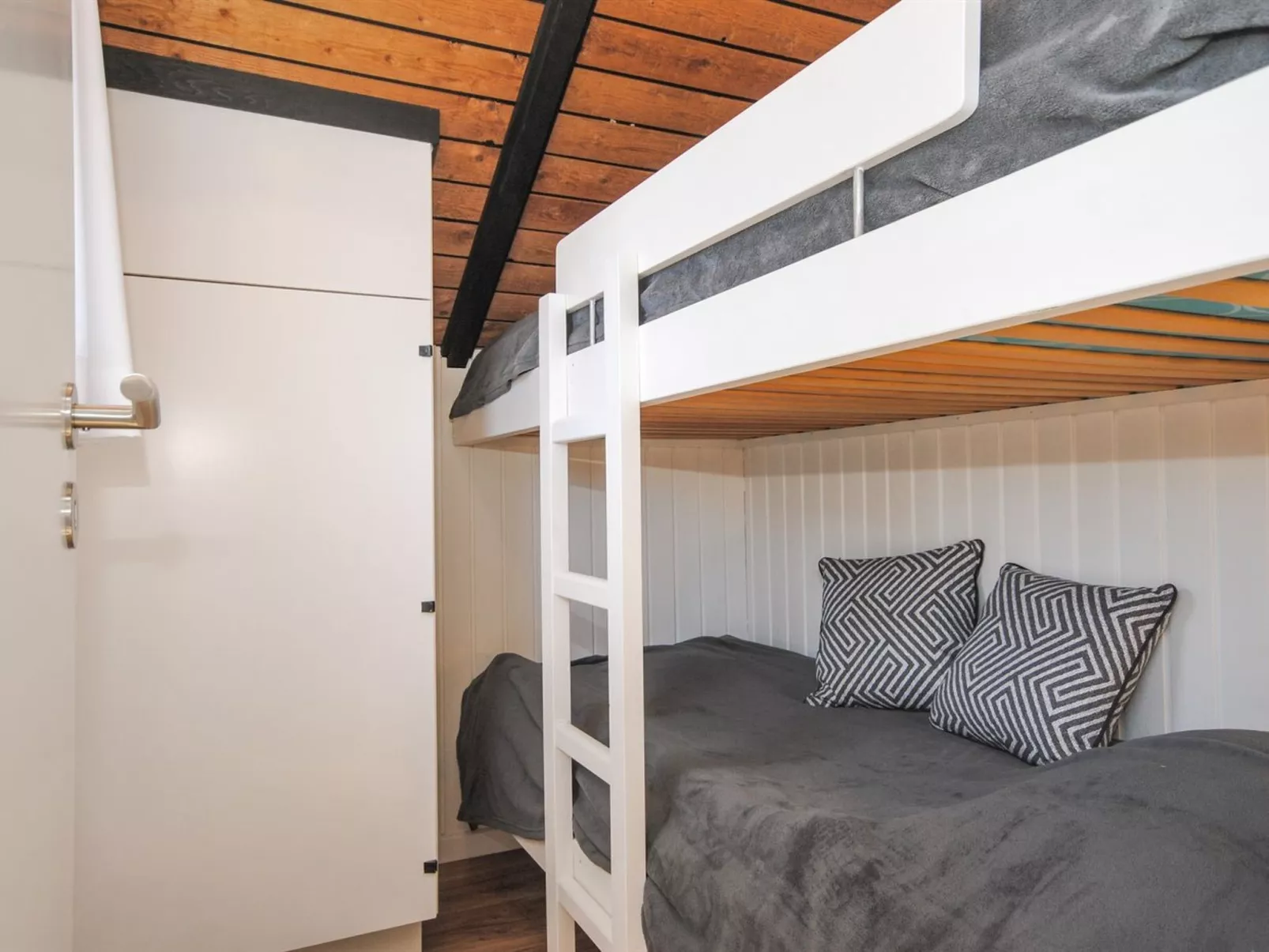 "Sakulf" - 600m from the sea-Inside