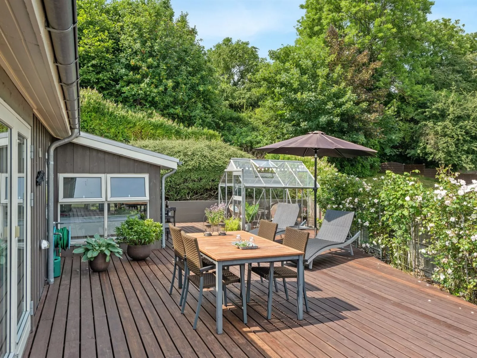 "Haraldina" - 350m to the fjord-Outside