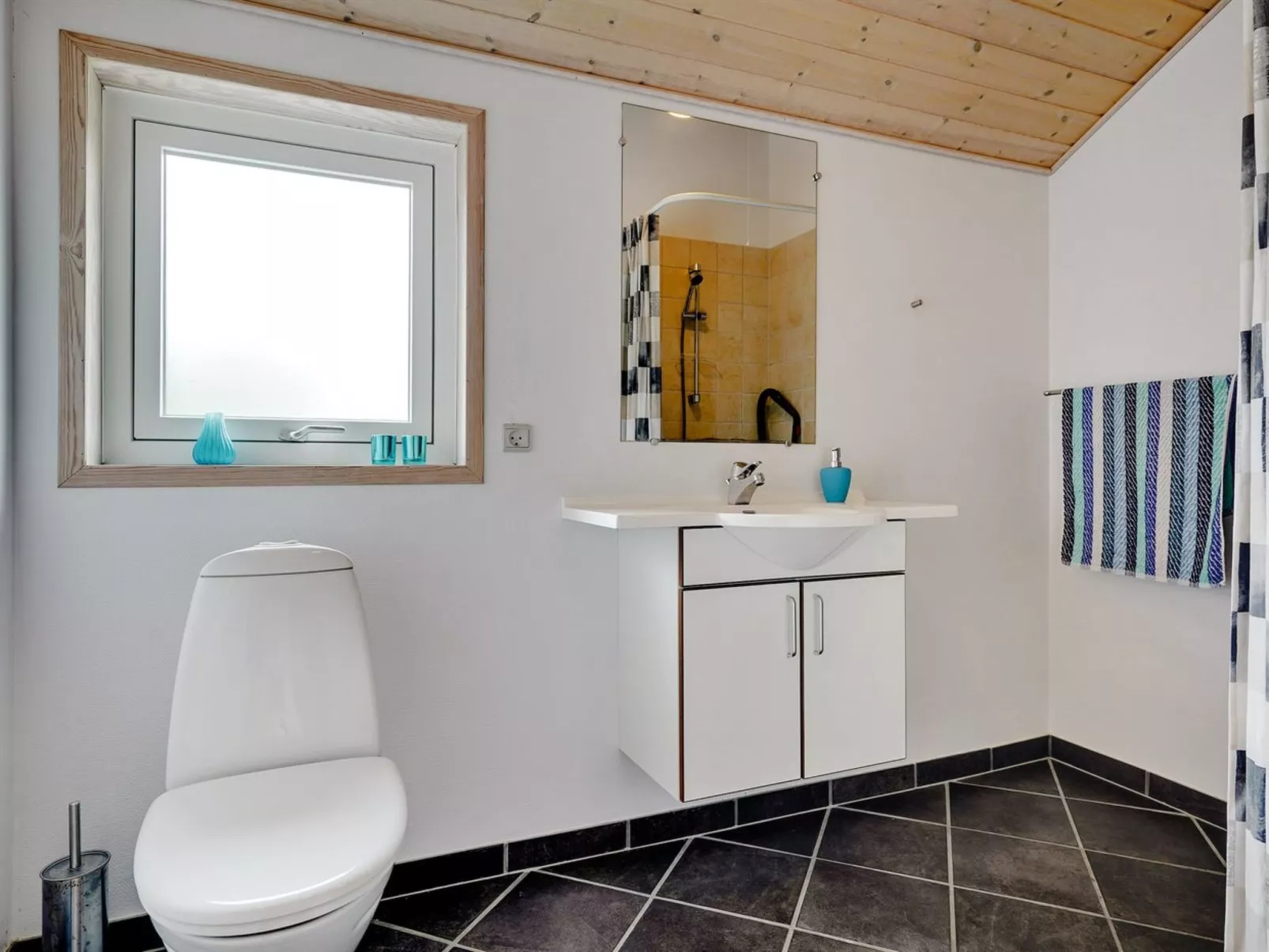 "Ulrikke" - 12km from the sea-Inside