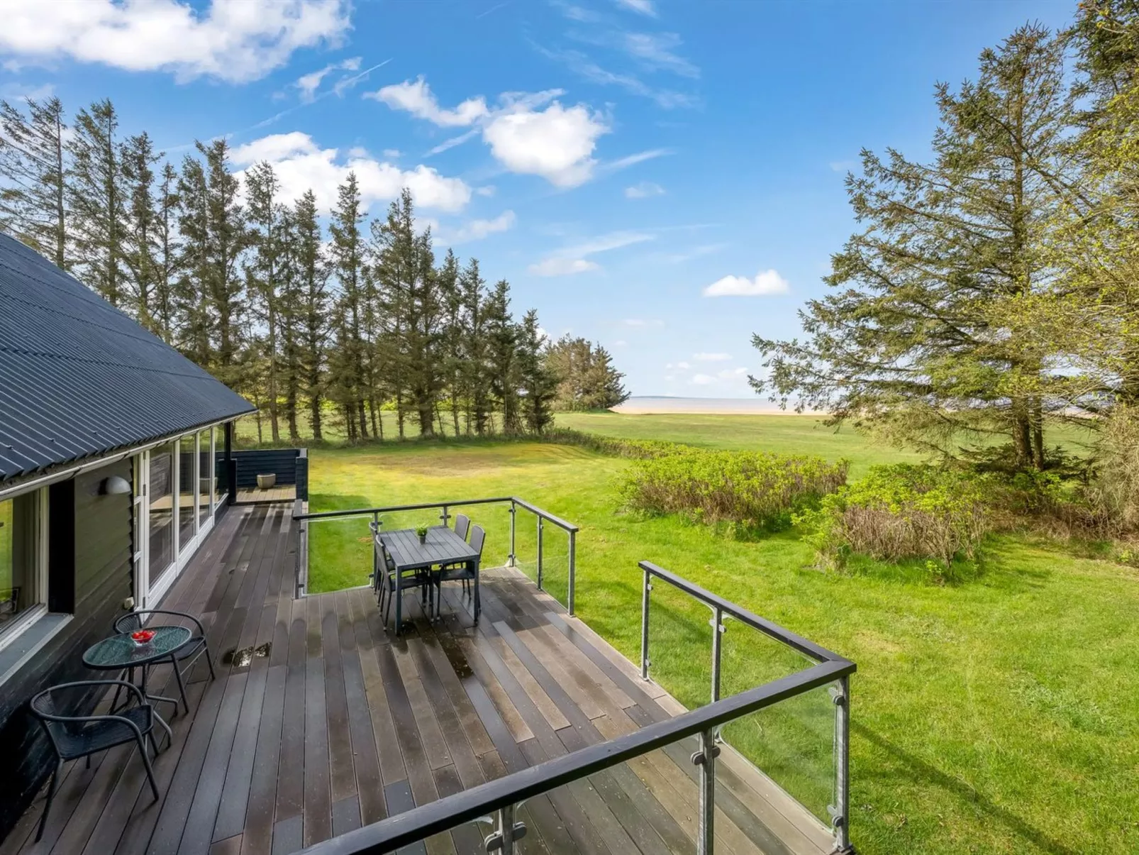 "Aleida" - 100m to the fjord-Outside