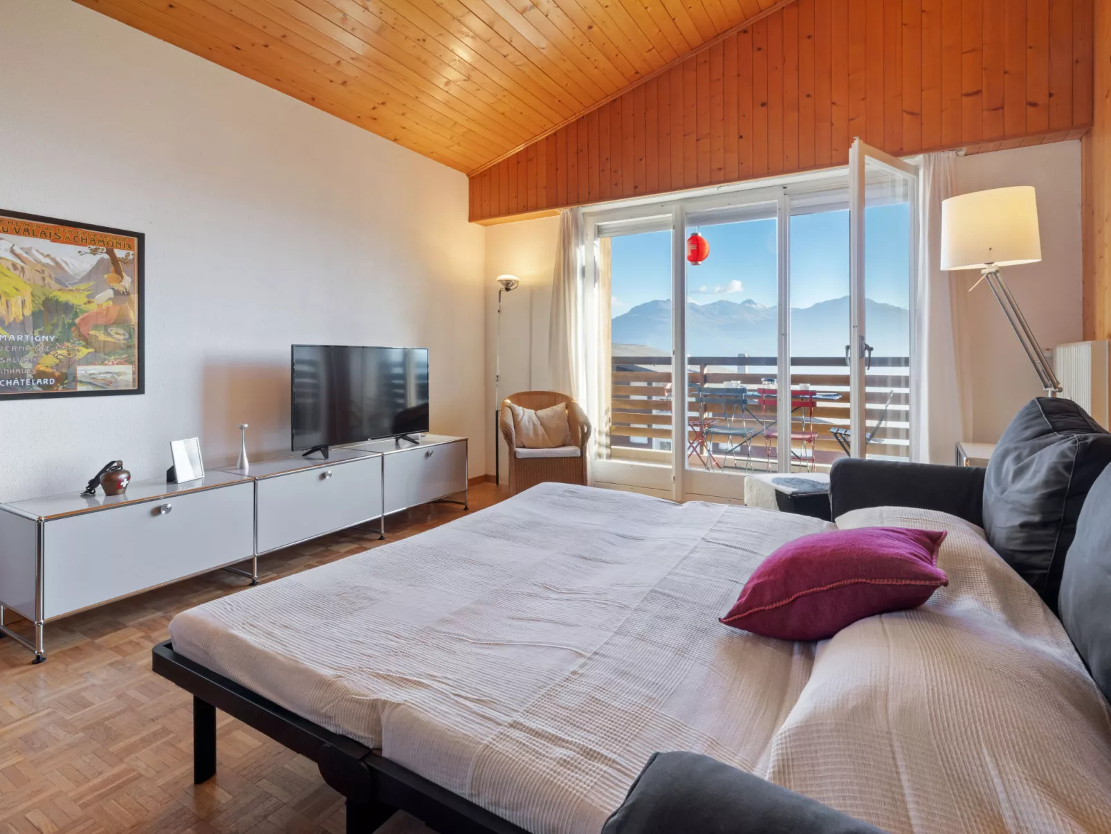 Belmont Est 80-Drinnen