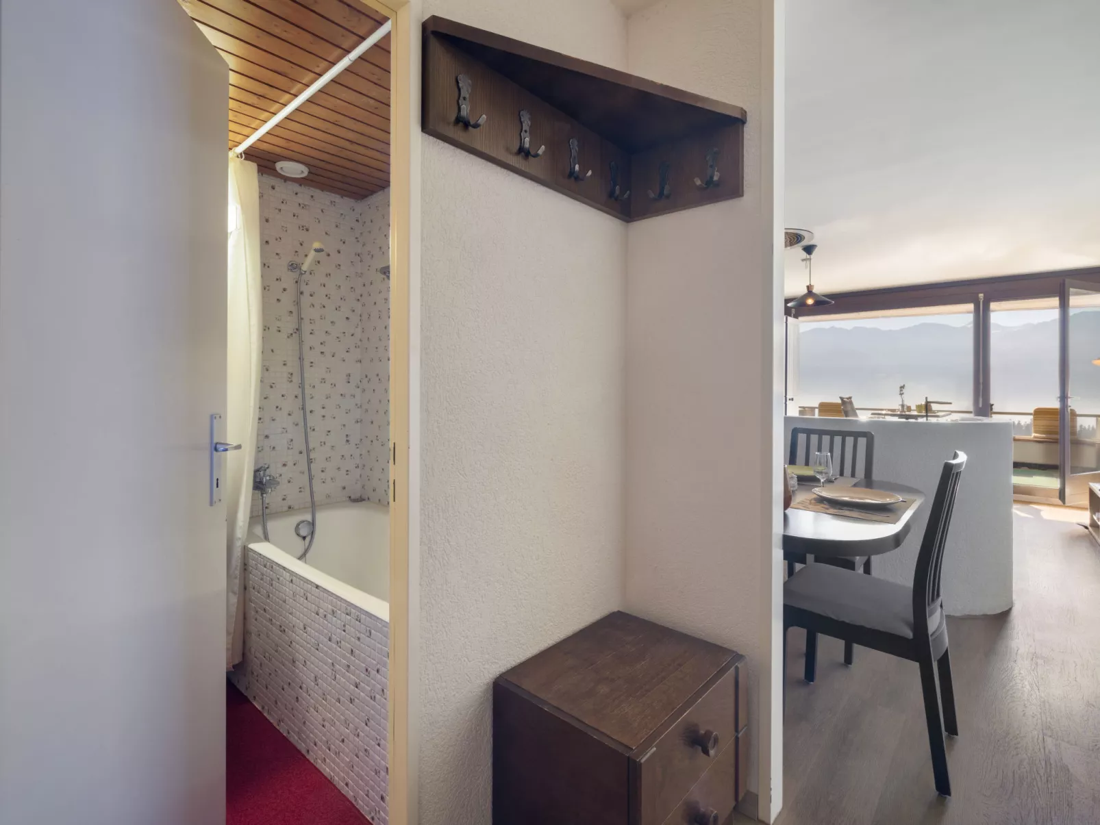 Jeanne D'Arc Apt. A-8-Inside