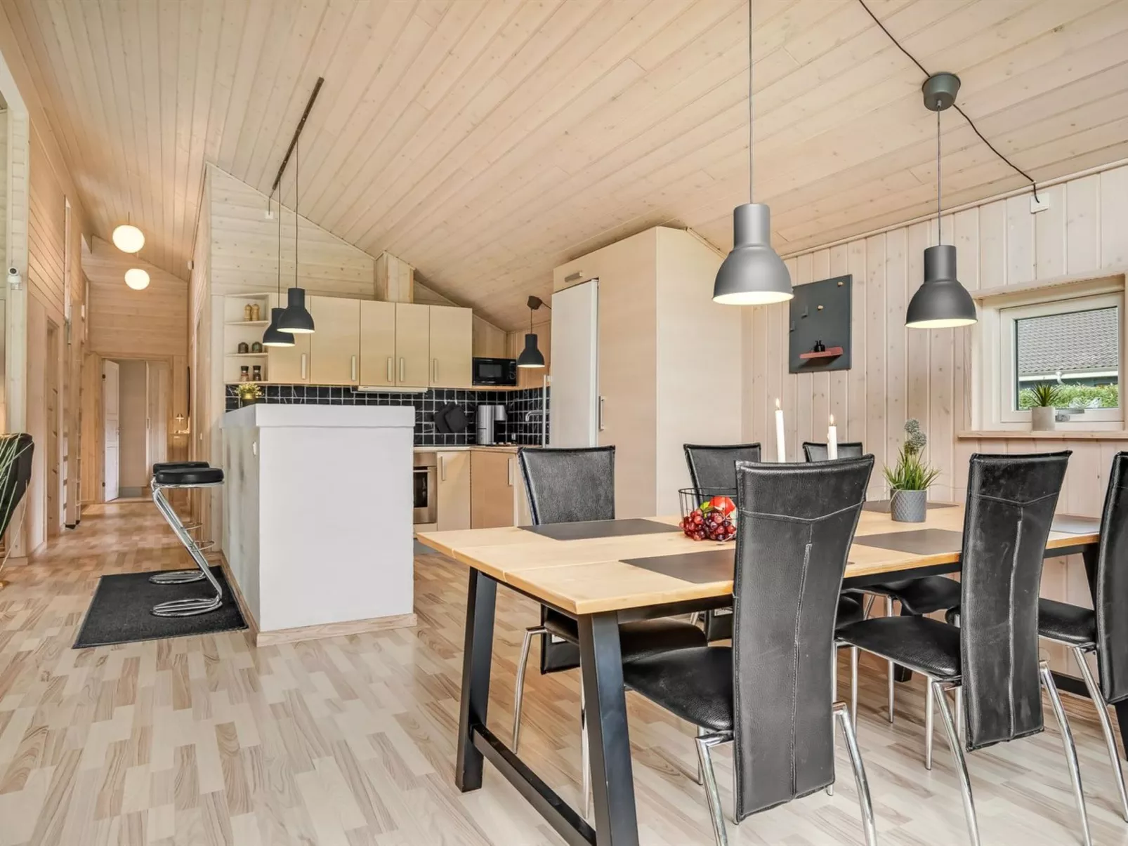 "Femke" - 250m to the fjord-Drinnen