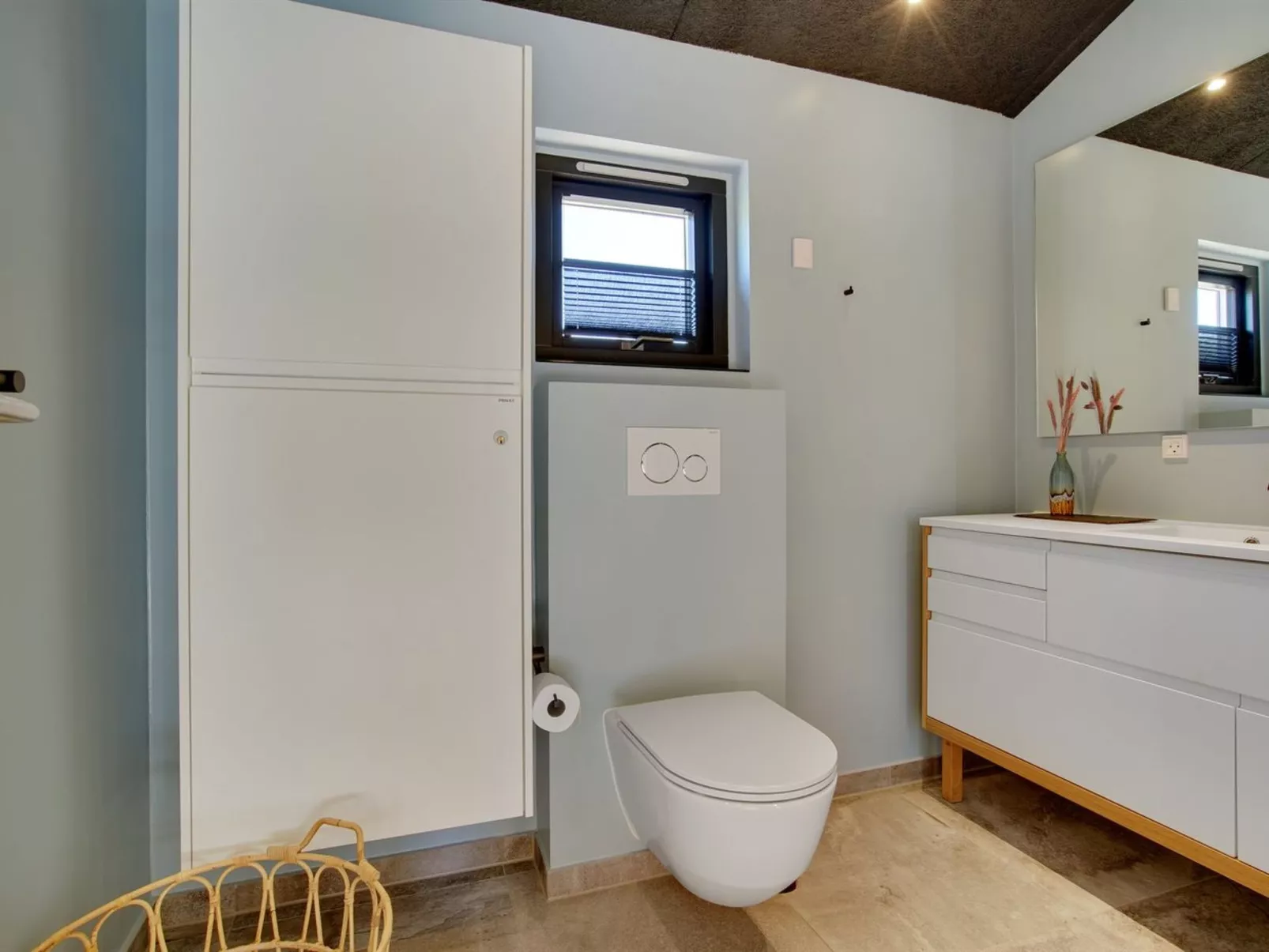 "Ileana" -  from the sea-Drinnen