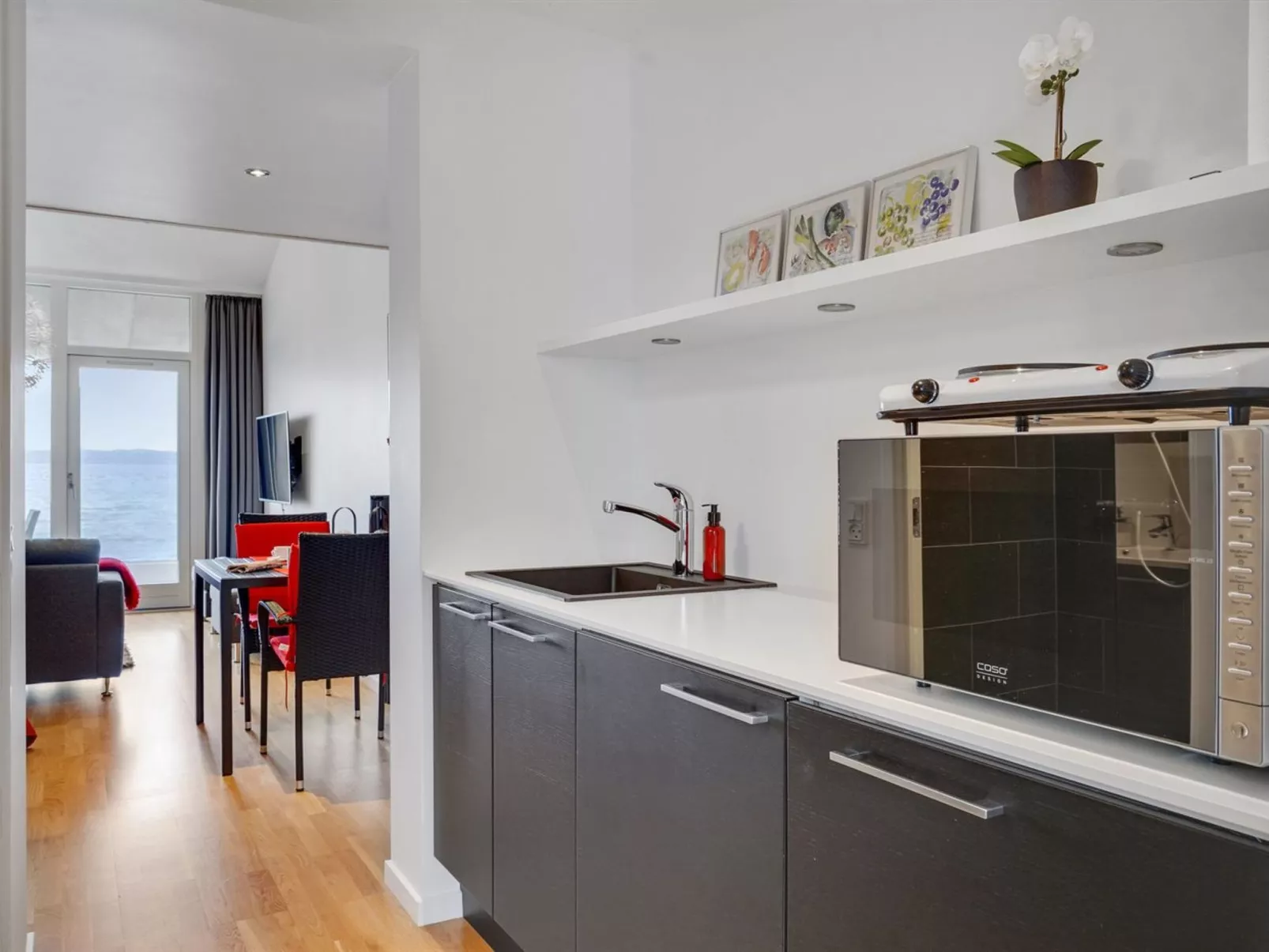 "Elvin" - 20m from the sea-Inside