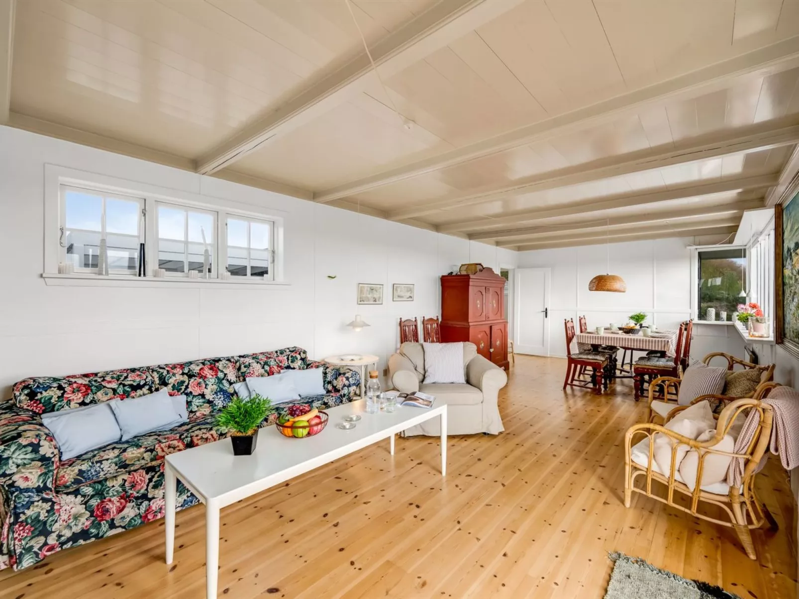 "Jamie" - 200m from the sea-Inside