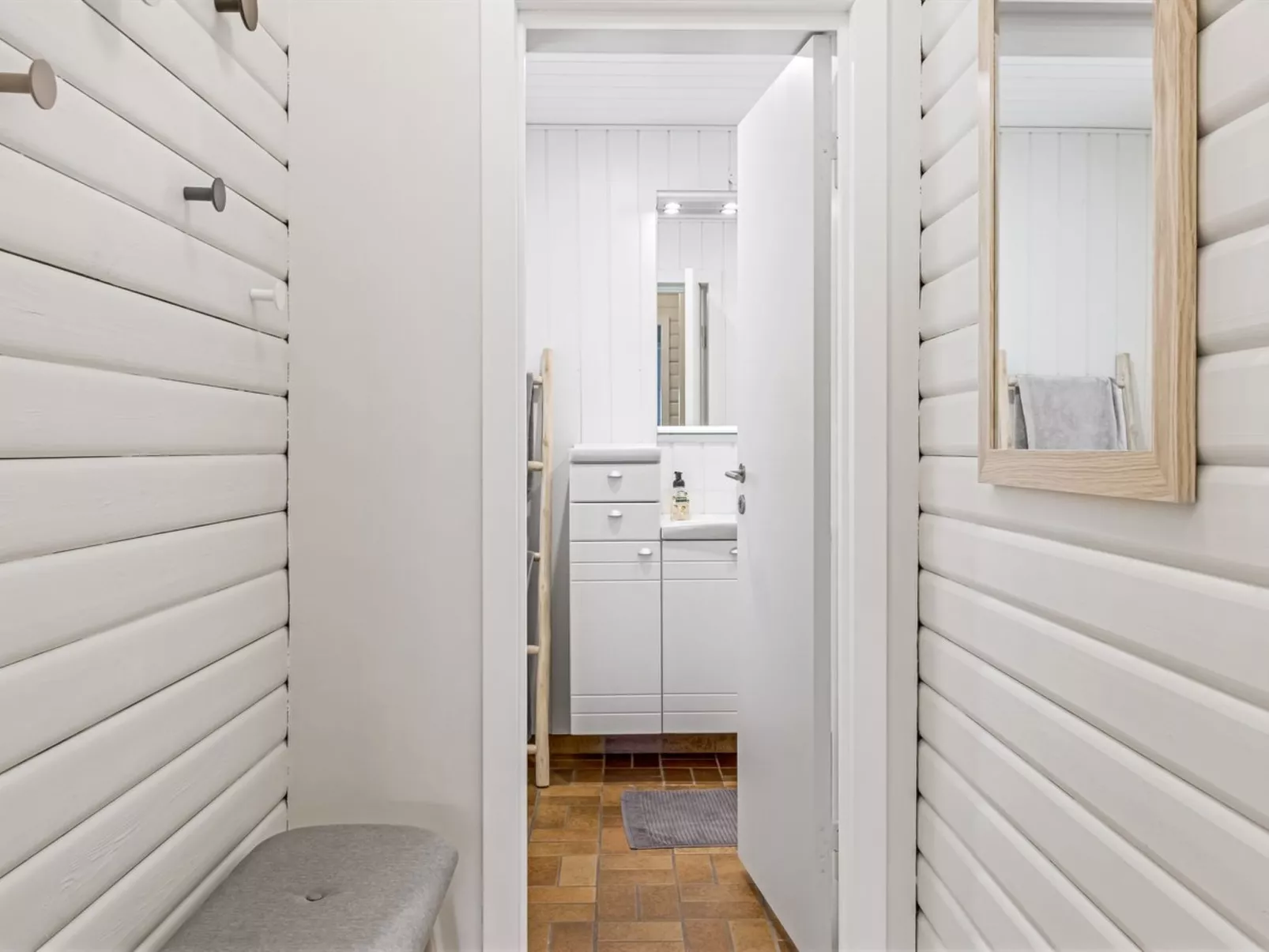 "Thorulf" - 3.5km from the sea-Inside