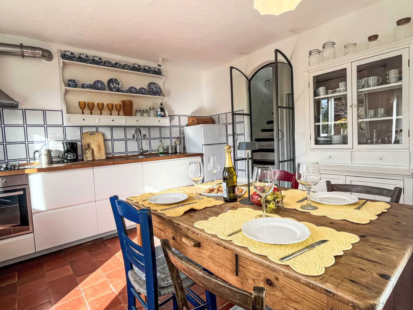 Bella Vista (DOL284)-Inside