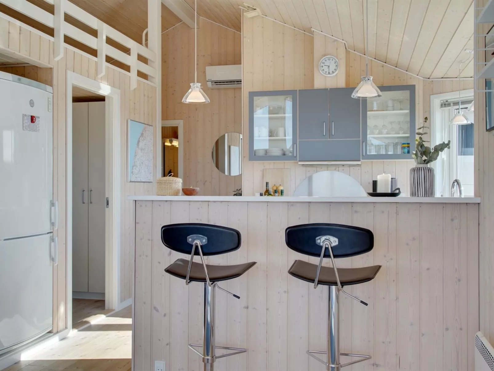 "Ulf" - 100m from the sea-Drinnen