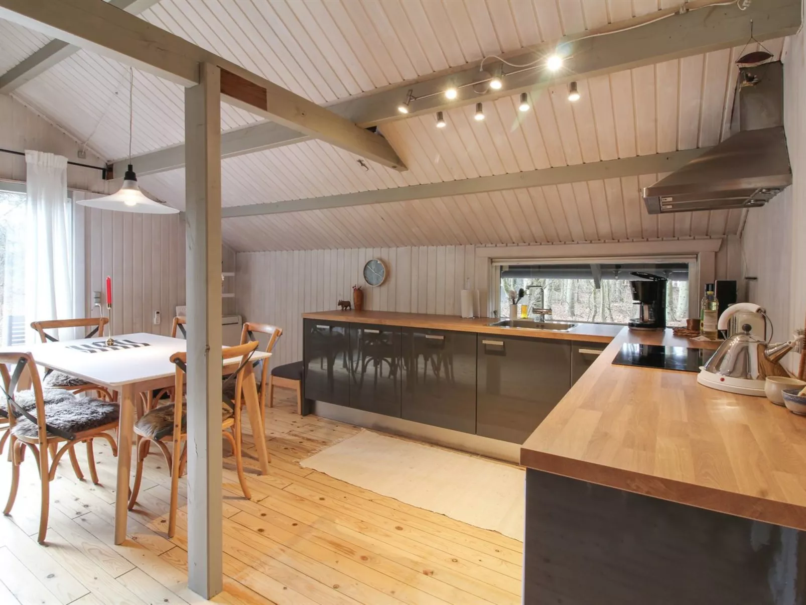 "Iskra" - 900m from the sea-Inside