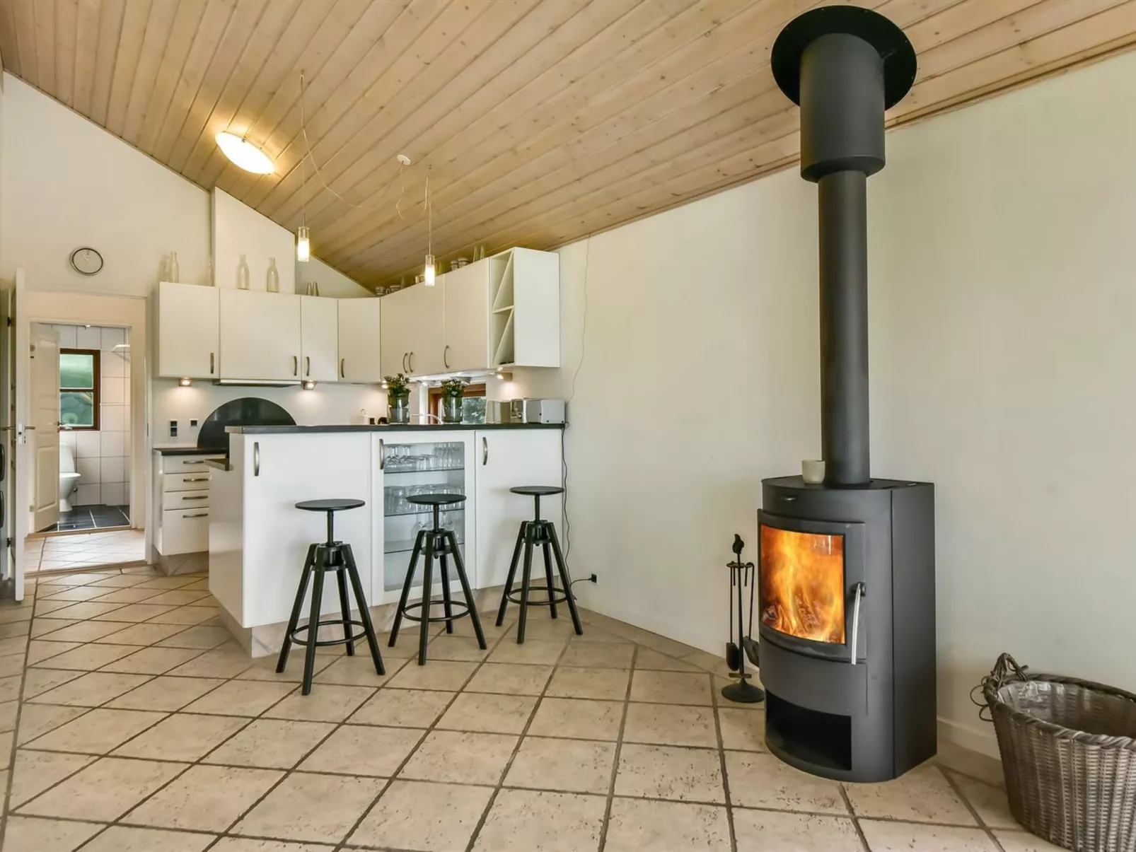 "Kyllikki" - 300m to the fjord-Inside