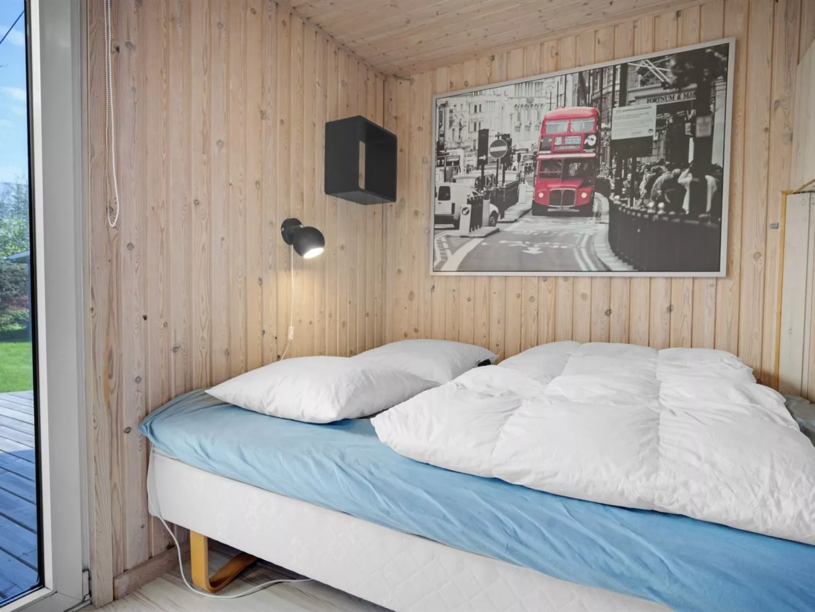 "Yorick" - 1km from the sea-Inside